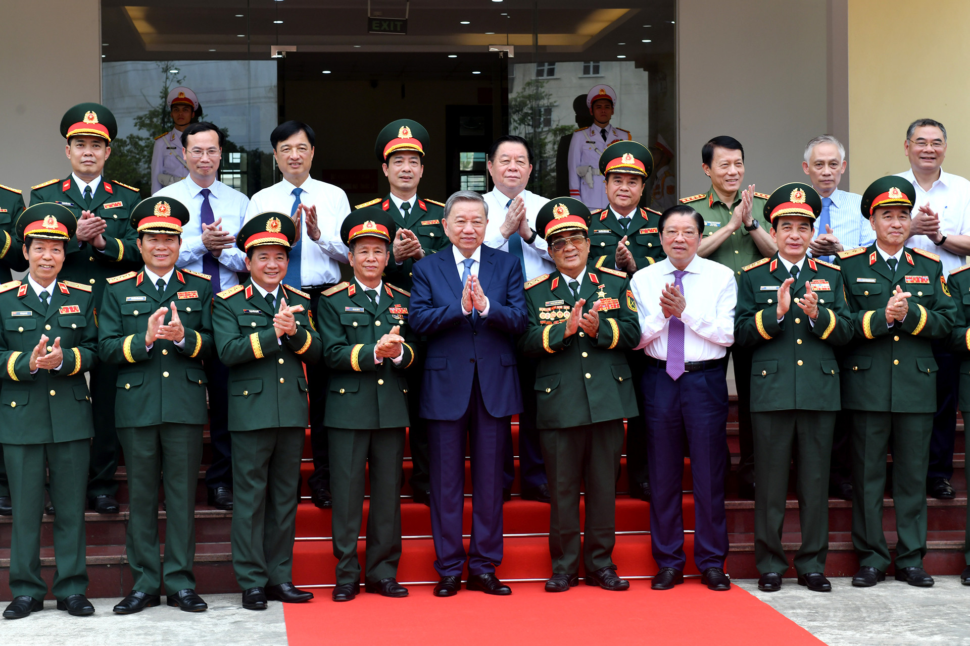 Tổng Bí thư Tô Lâm, Bí thư Quân ủy Trung ương và các đại biểu tham dự buổi làm việc.