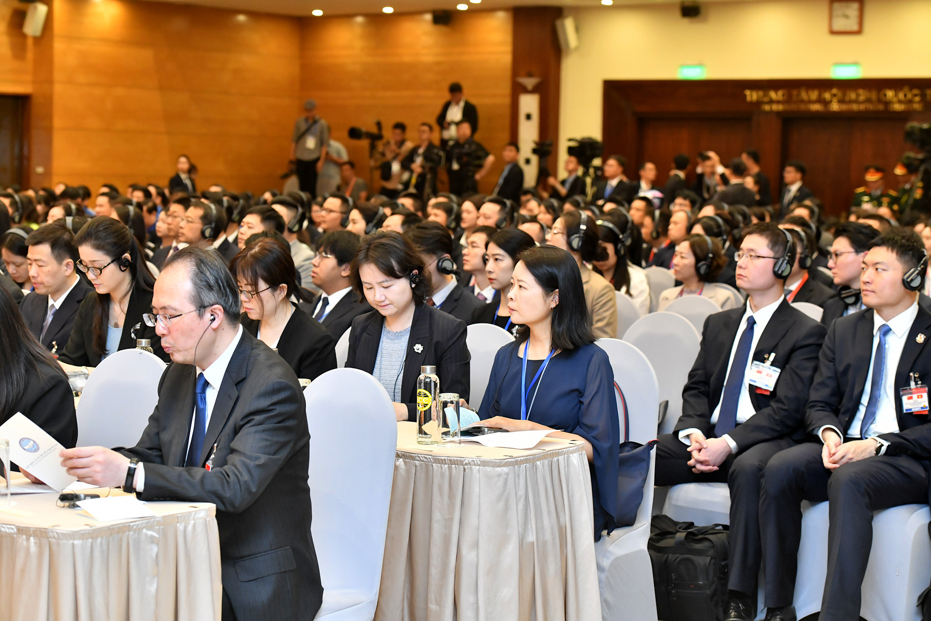 Các đại biểu dự Gặp gỡ hữu nghị nhân dân Việt Nam-Trung Quốc.