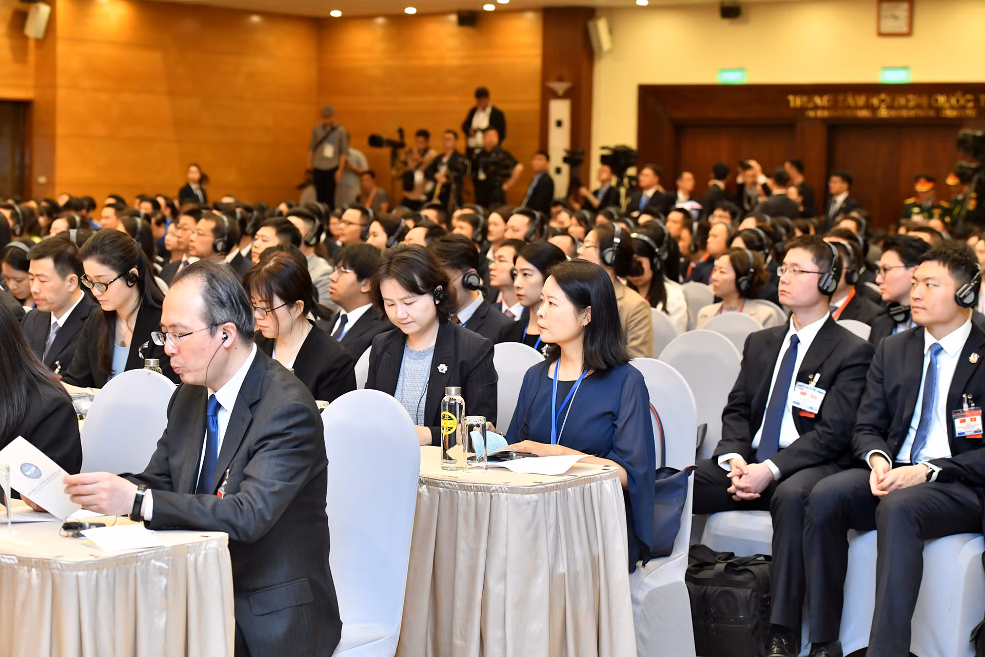 Các đại biểu dự Gặp gỡ hữu nghị nhân dân Việt Nam-Trung Quốc.