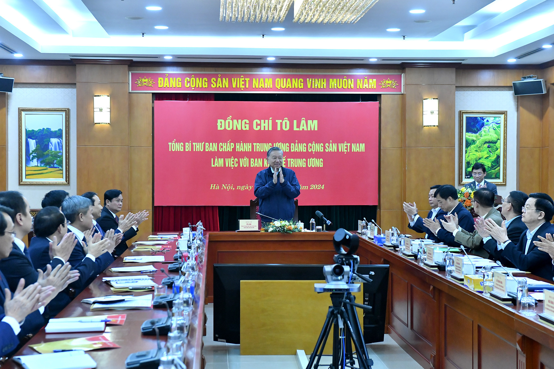Tổng Bí thư Tô Lâm chủ trì buổi làm việc với Ban Kinh tế Trung ương.
