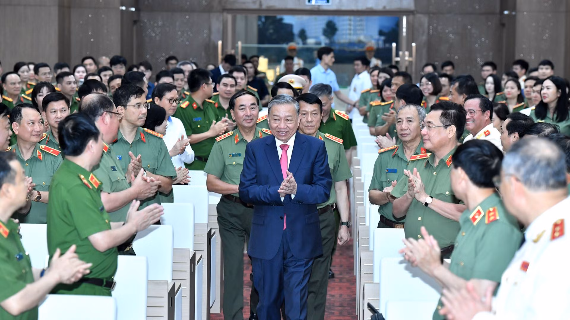 Tổng Bí thư Tô Lâm dự Tổng Bí thư Tô Lâm dự Hội nghị tổng kết 10 năm thực hiện Chỉ thị số 05 của Bộ Chính trị và đánh giá kết quả thực hiện Quy định số 09 của Đảng ủy Công an Trung ương.