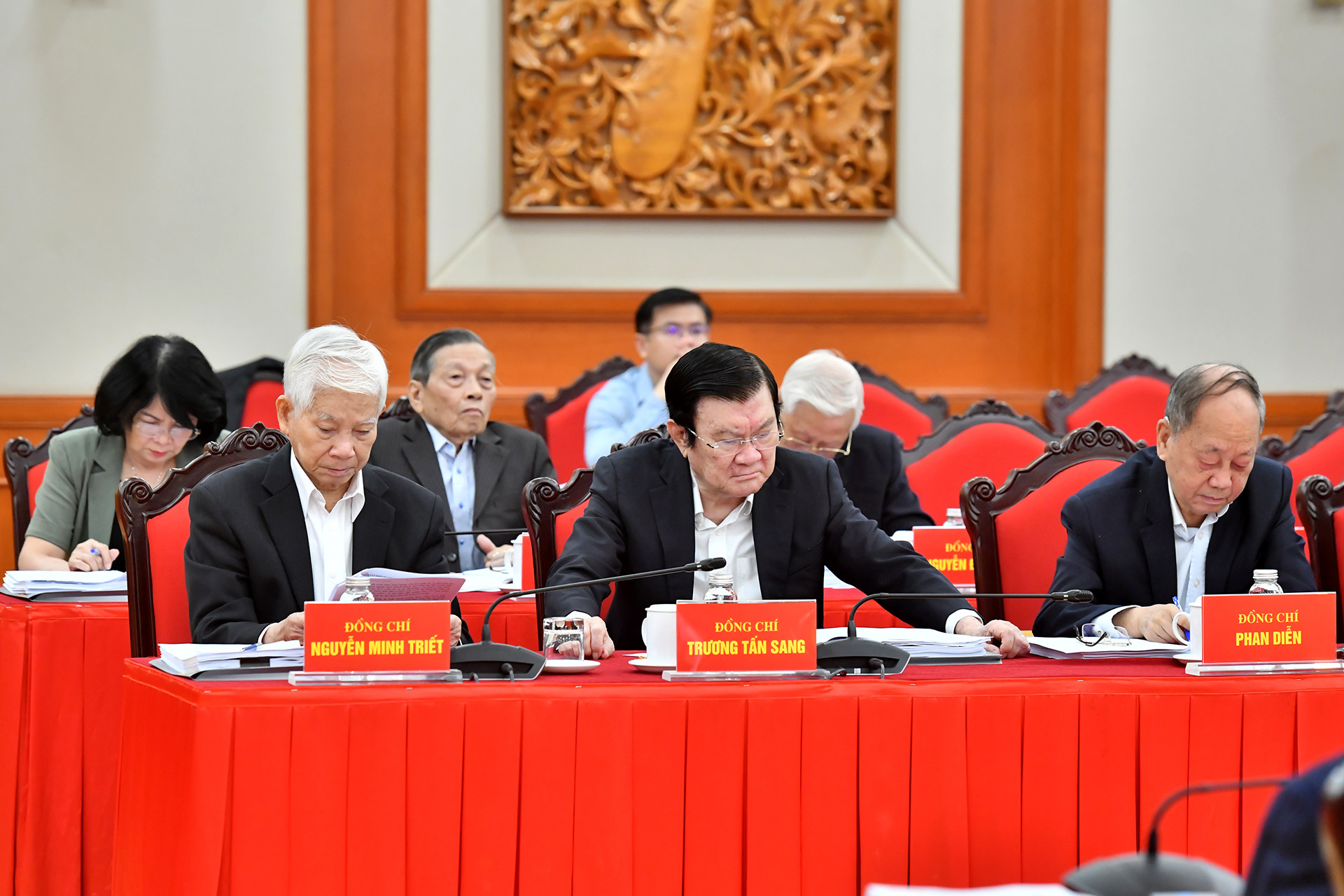 Các đồng chí nguyên lãnh đạo Đảng, Nhà nước dự hội nghị. Các đồng chí nguyên lãnh đạo Đảng, Nhà nước dự hội nghị.
