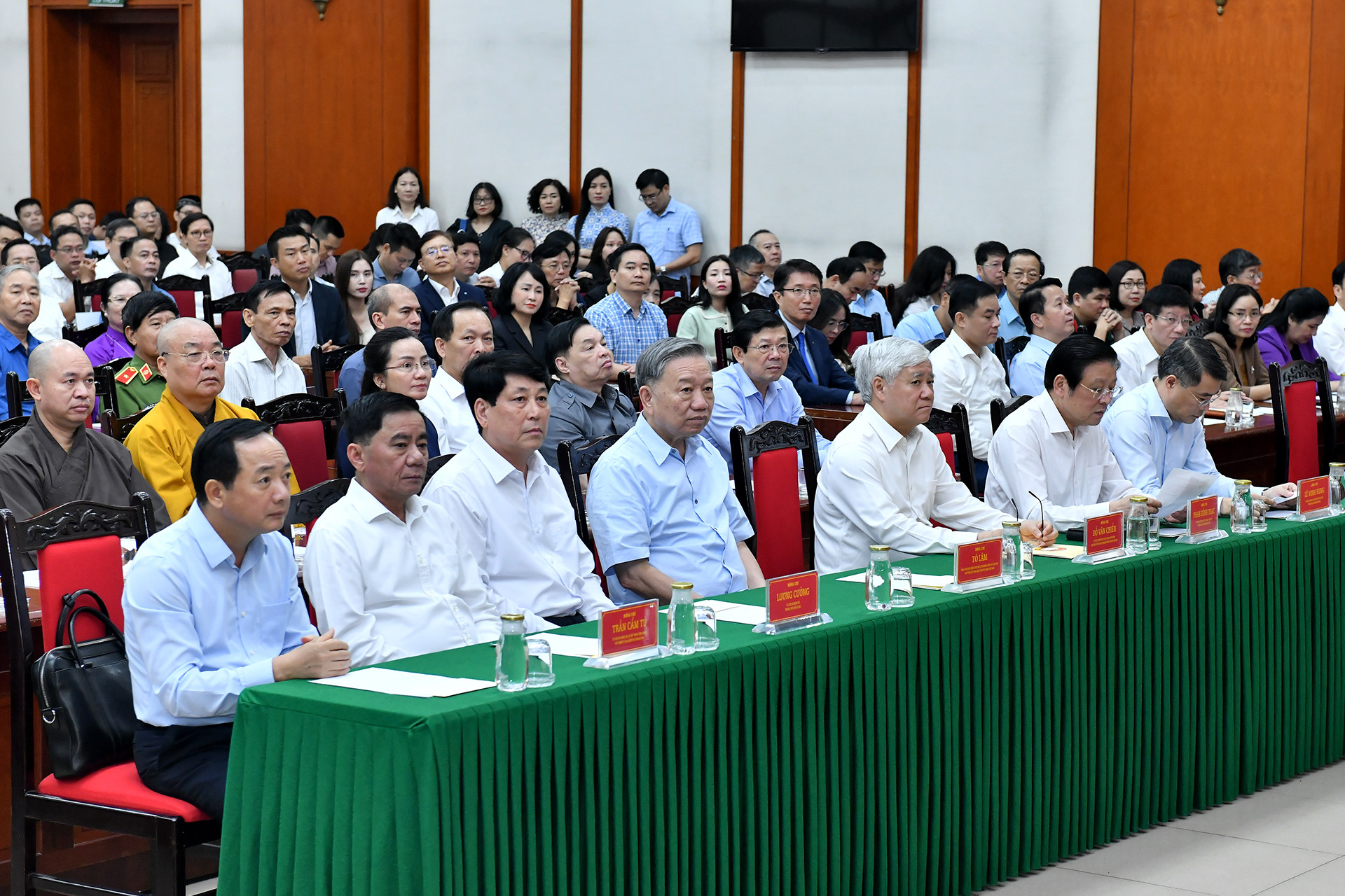 Tổng Bí thư, Chủ tịch nước Tô Lâm, các đồng chí lãnh đạo Đảng, Nhà nước và các đại biểu dự Lễ quyên góp ủng hộ đồng bào bị thiệt hại do cơn bão số 3 gây ra.