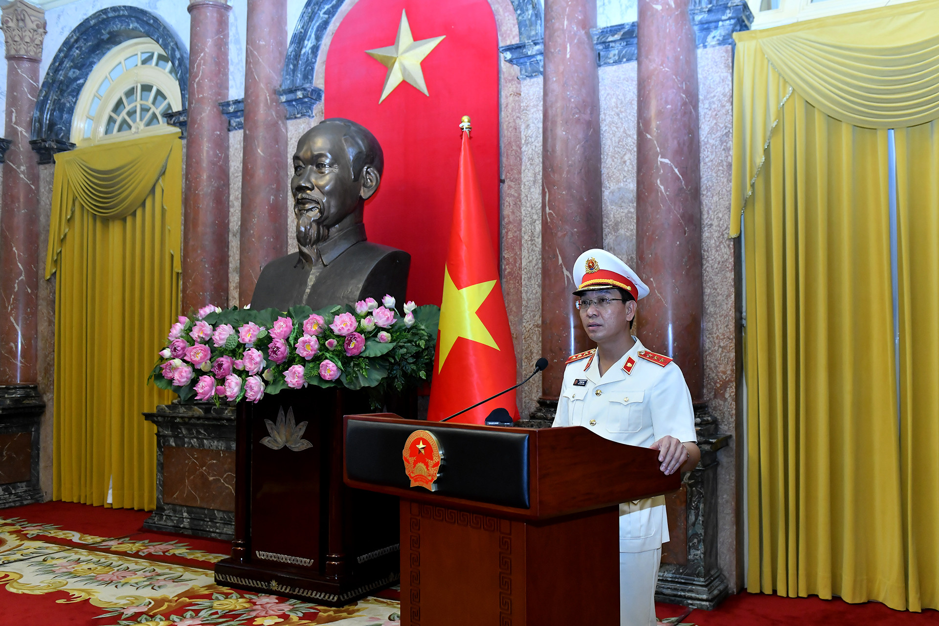 Phó Viện trưởng Viện Kiểm sát nhân dân tối cao Hồ Đức Anh phát biểu nhận nhiệm vụ.