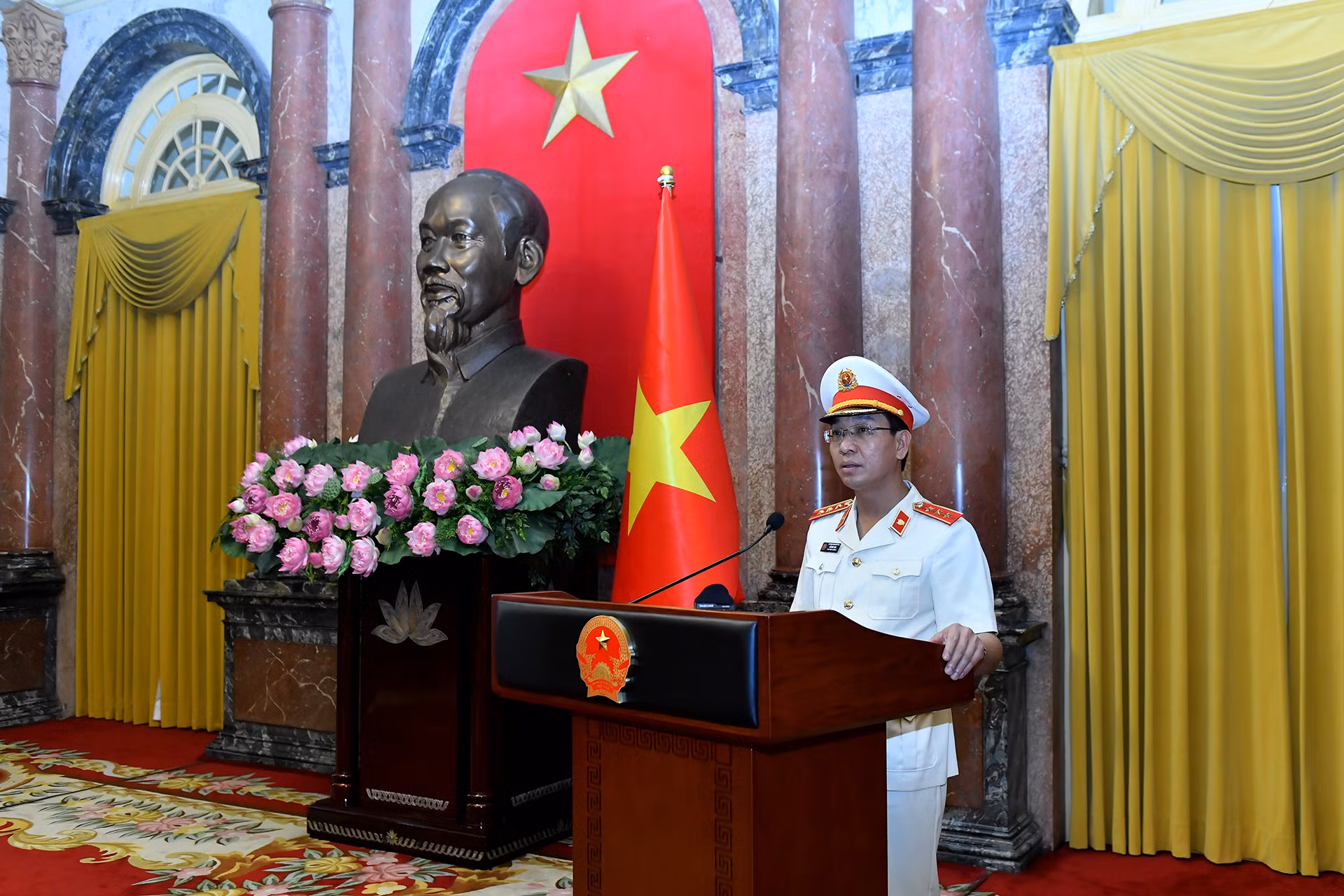 Phó Viện trưởng Viện Kiểm sát nhân dân tối cao Hồ Đức Anh phát biểu nhận nhiệm vụ.