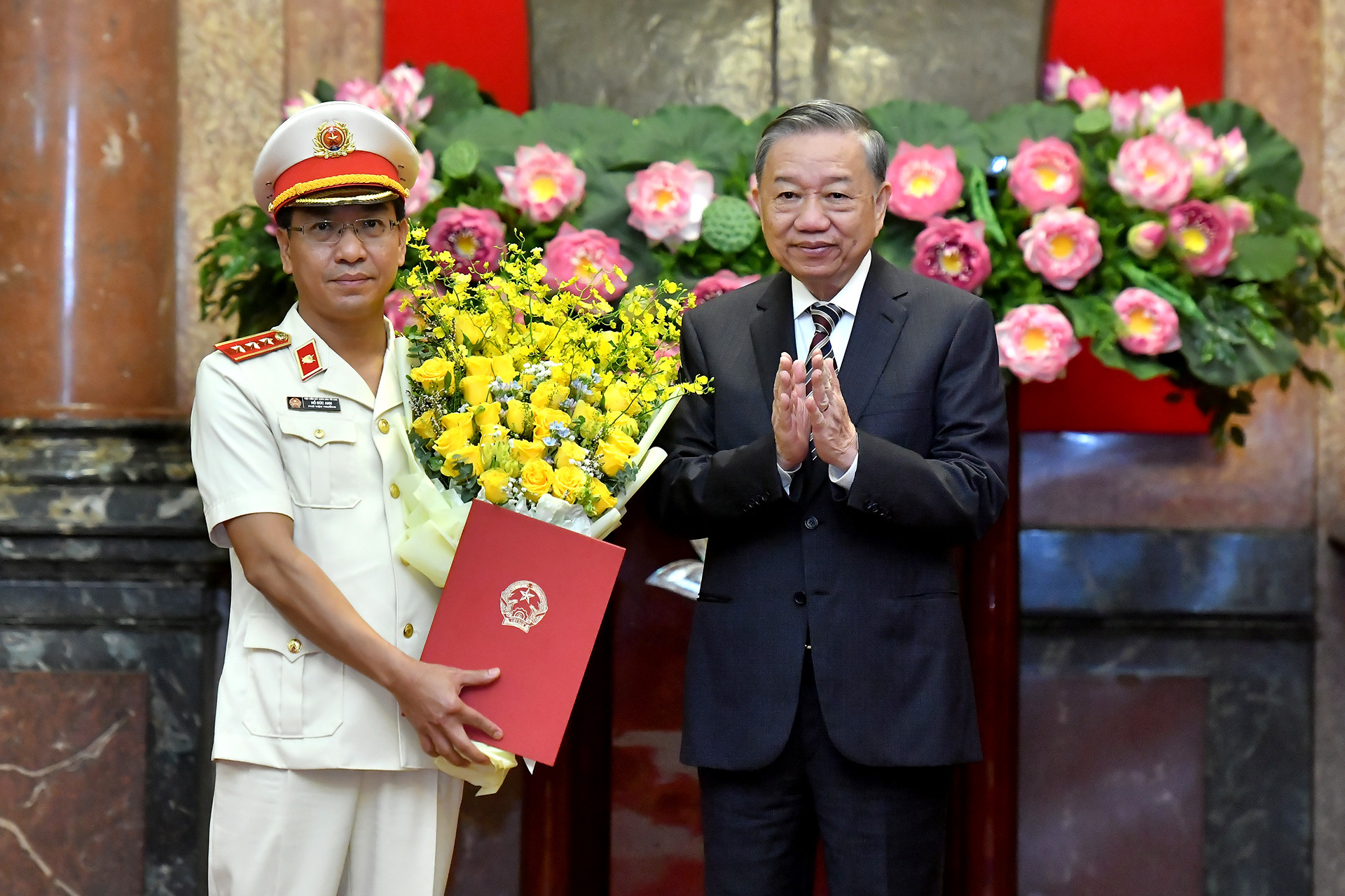 [Ảnh] Tổng Bí thư, Chủ tịch nước Tô Lâm trao quyết định bổ nhiệm Phó Viện trưởng Viện Kiểm sát nhân dân tối cao ảnh 1