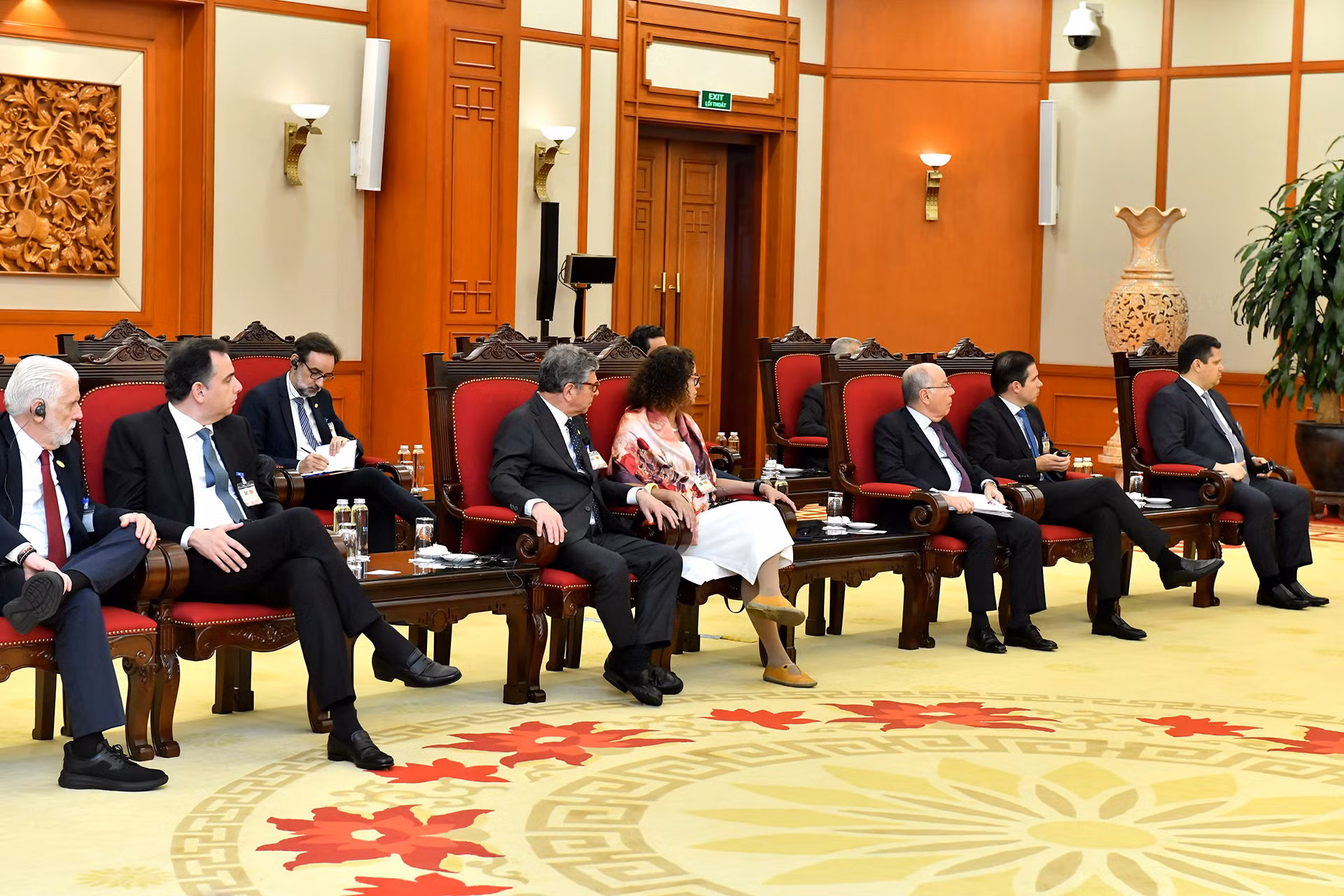 Các đại biểu Cộng hòa Liên bang Brazil tham dự buổi tiếp. Các đại biểu Cộng hòa Liên bang Brazil tham dự buổi tiếp.