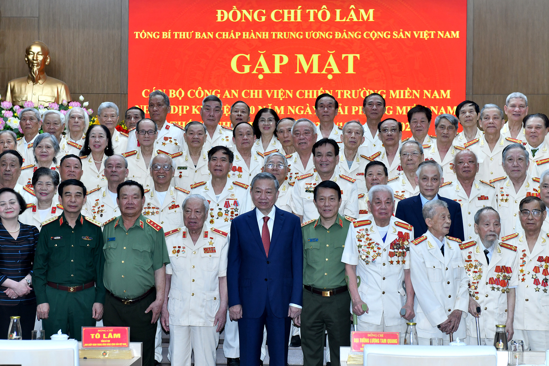 Tổng Bí thư Tô Lâm với các đại biểu tại buổi gặp mặt. Tổng Bí thư Tô Lâm với các đại biểu tại buổi gặp mặt.