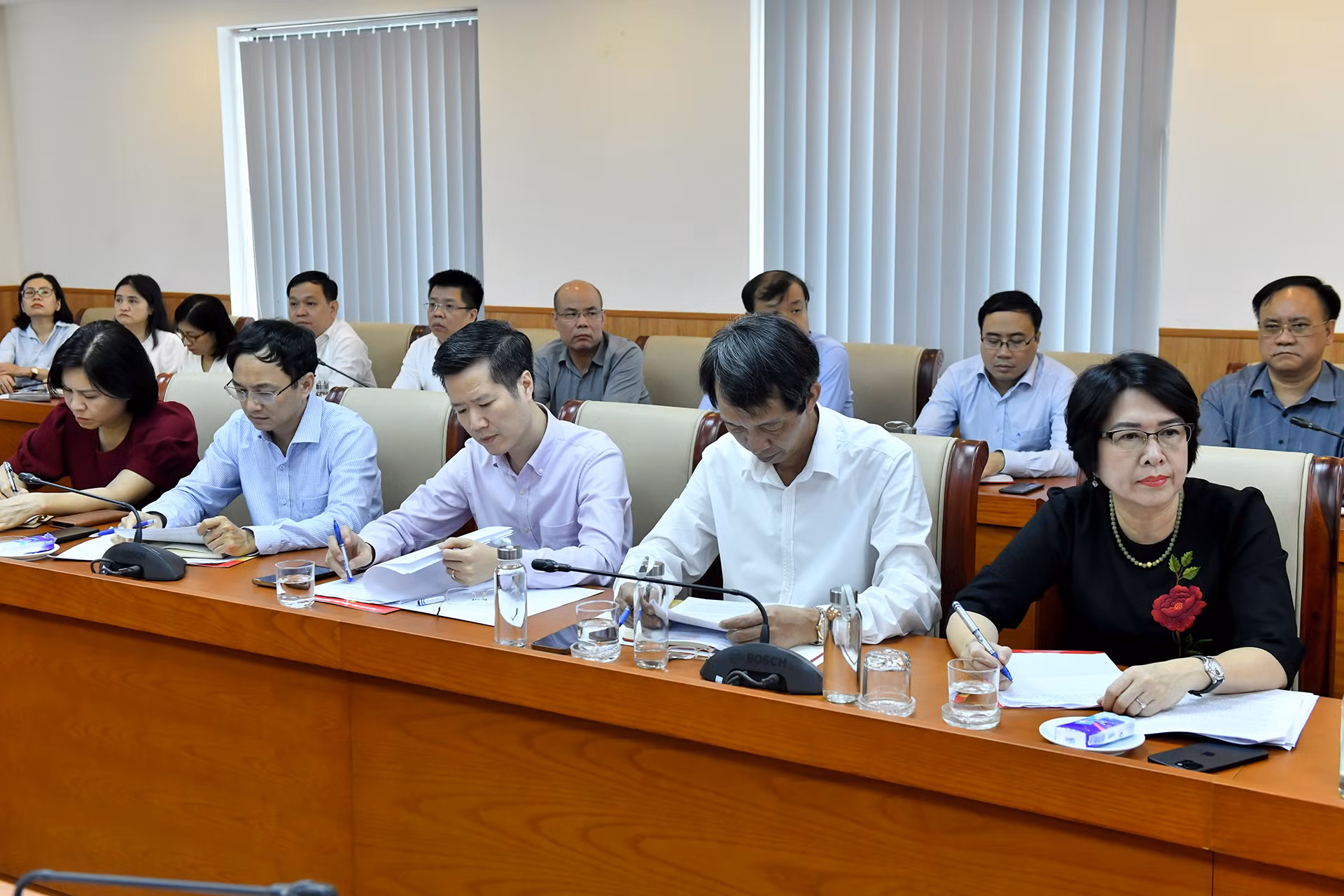 Các đại biểu tham dự buổi làm việc.