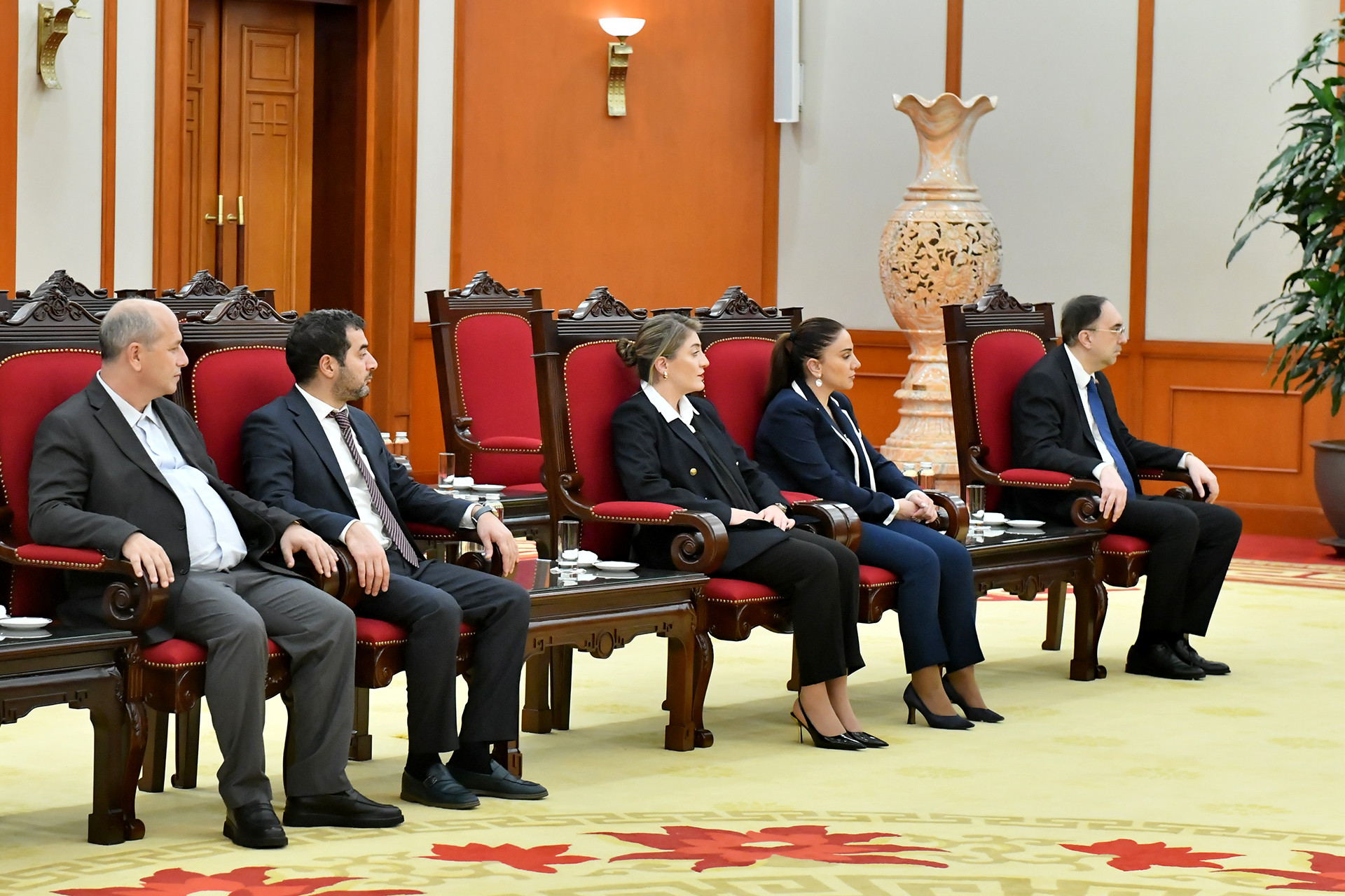 Các đại biểu Cộng hòa Armenia tham dự buổi tiếp. Các đại biểu Cộng hòa Armenia tham dự buổi tiếp.