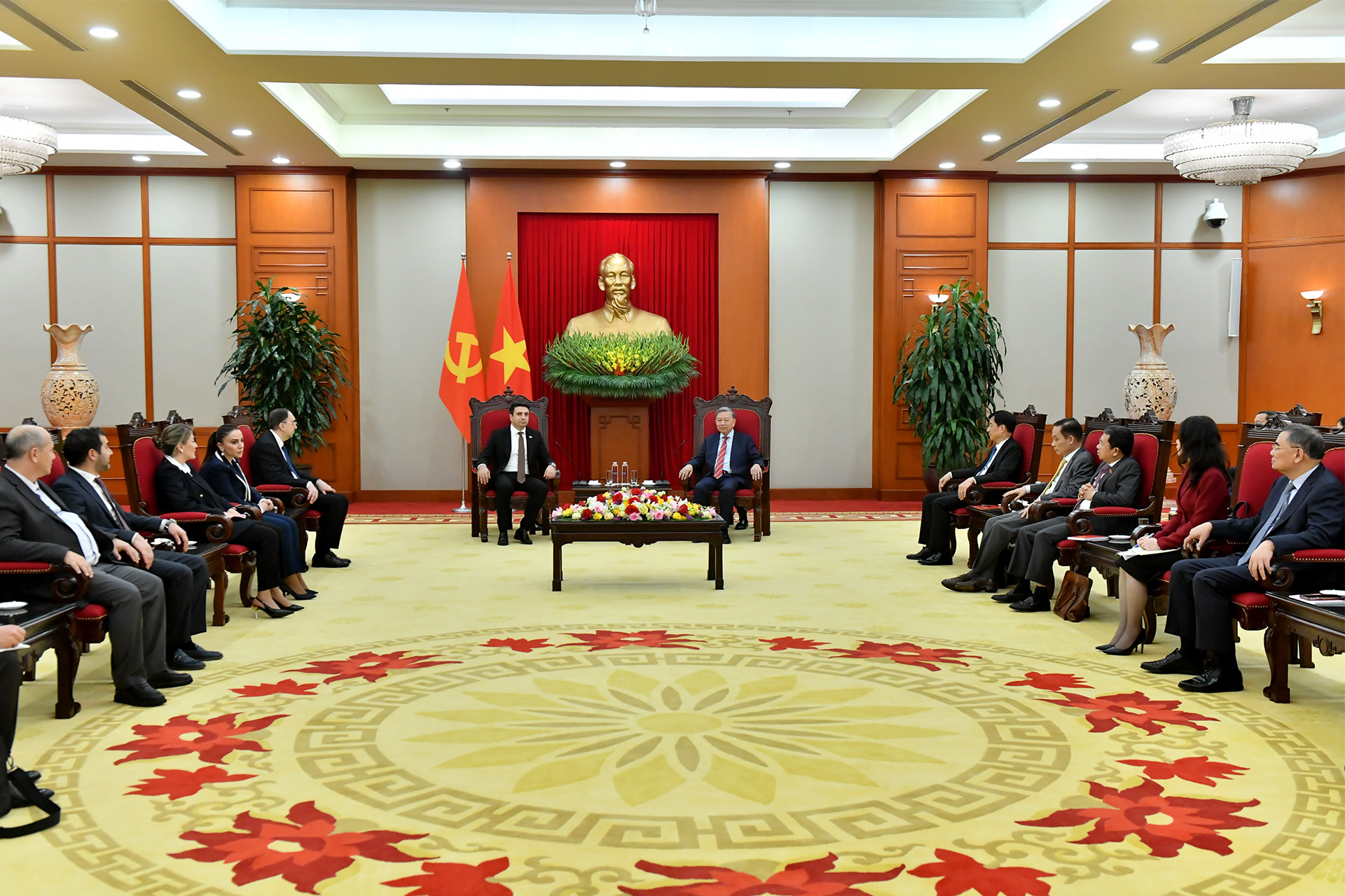 Quang cảnh buổi tiếp tại Trụ sở Trung ương Đảng. Quang cảnh buổi tiếp tại Trụ sở Trung ương Đảng.