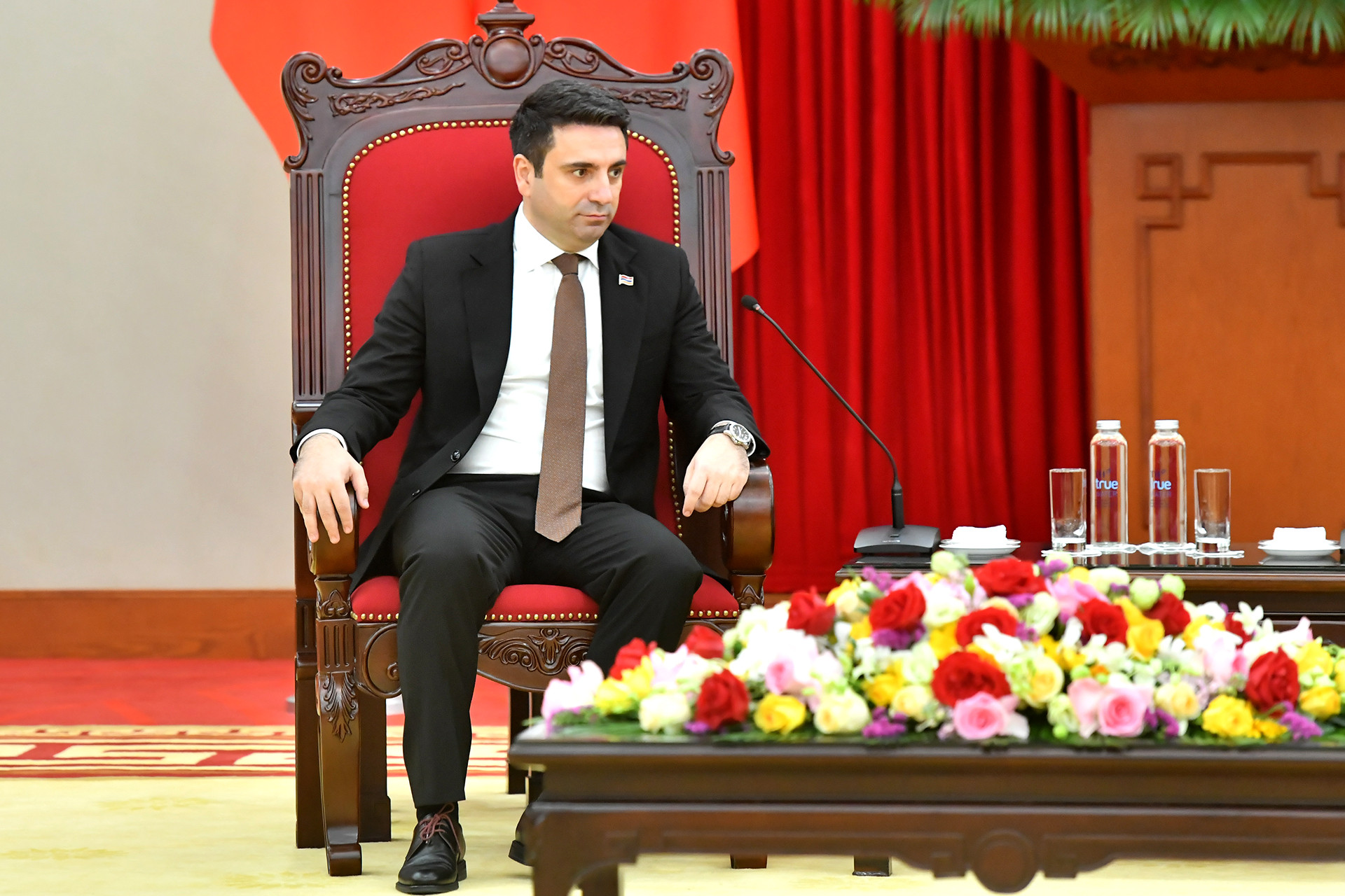 Chủ tịch Quốc hội Cộng hòa Armenia Alen Simonyan tại buổi tiếp. Chủ tịch Quốc hội Cộng hòa Armenia Alen Simonyan tại buổi tiếp.