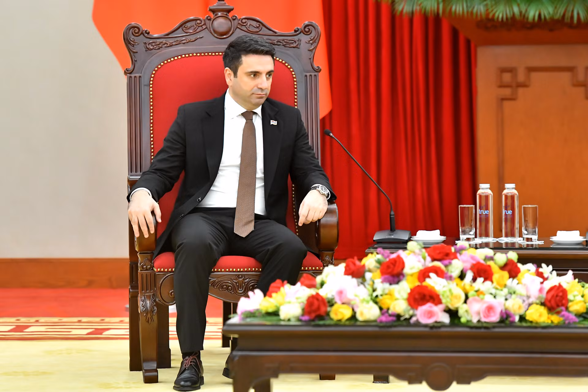 Chủ tịch Quốc hội Cộng hòa Armenia Alen Simonyan tại buổi tiếp.