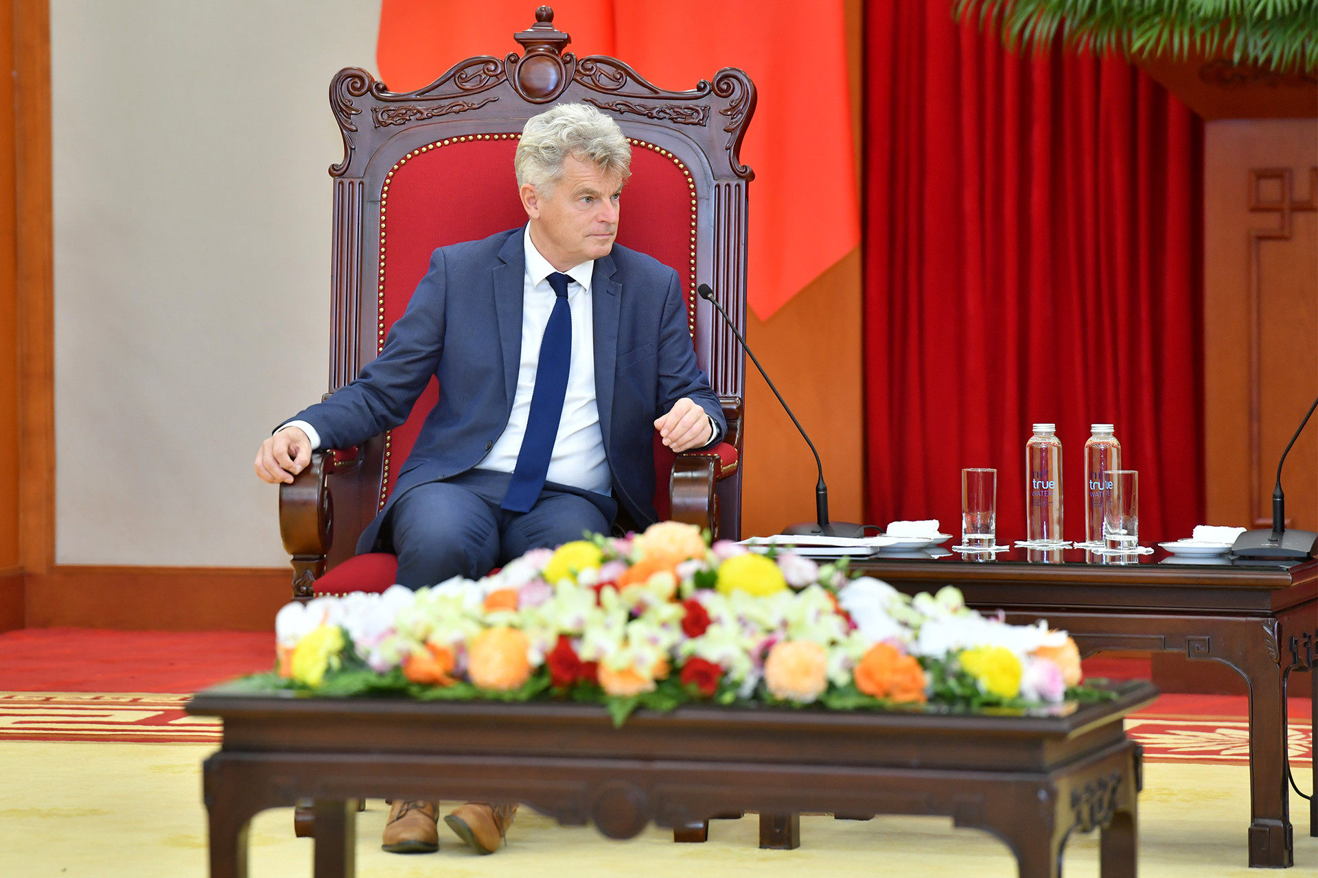 Bí thư toàn quốc Đảng Cộng sản Pháp Fabiel Roussel phát biểu tại buổi tiếp.