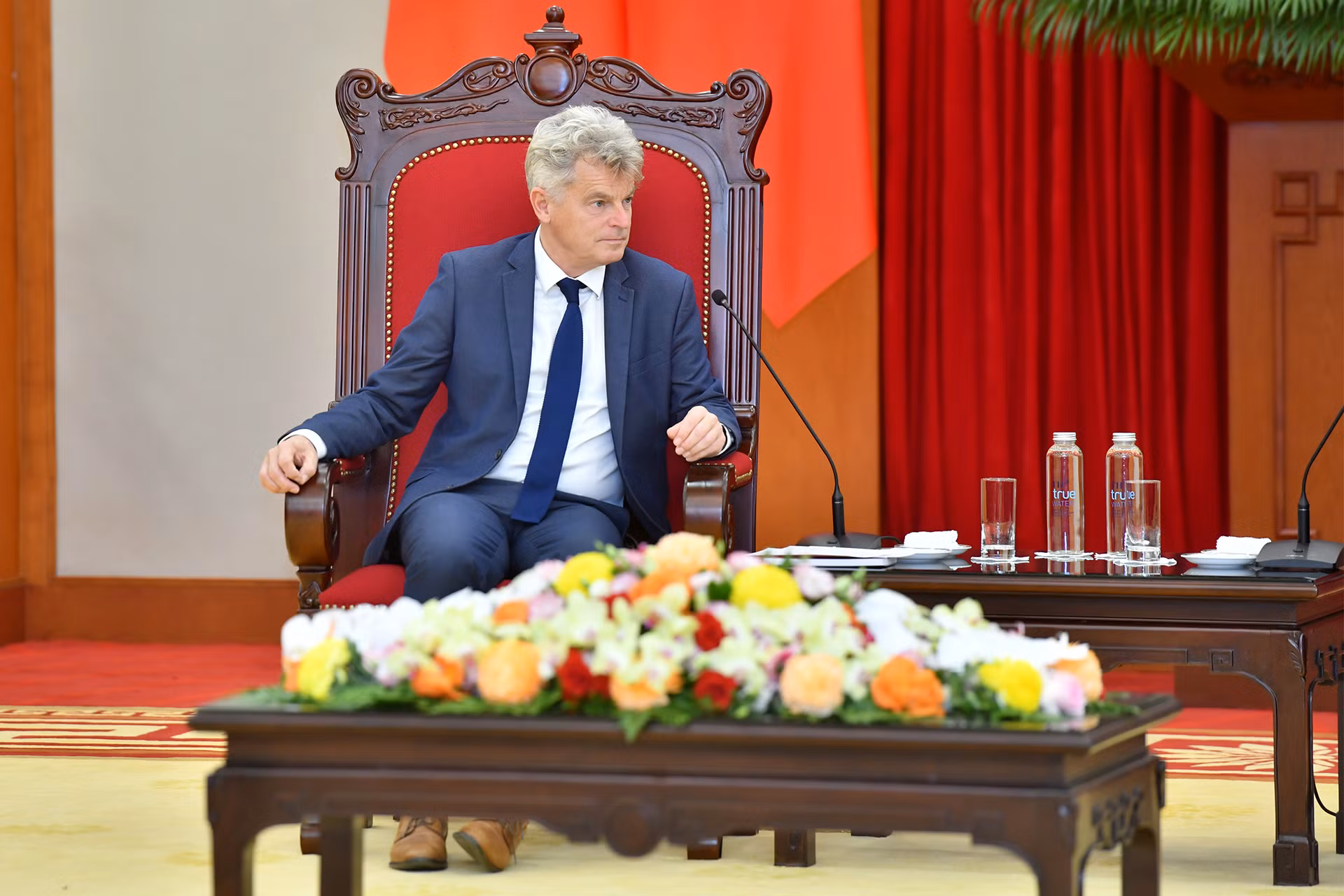 Bí thư toàn quốc Đảng Cộng sản Pháp Fabiel Roussel phát biểu tại buổi tiếp.