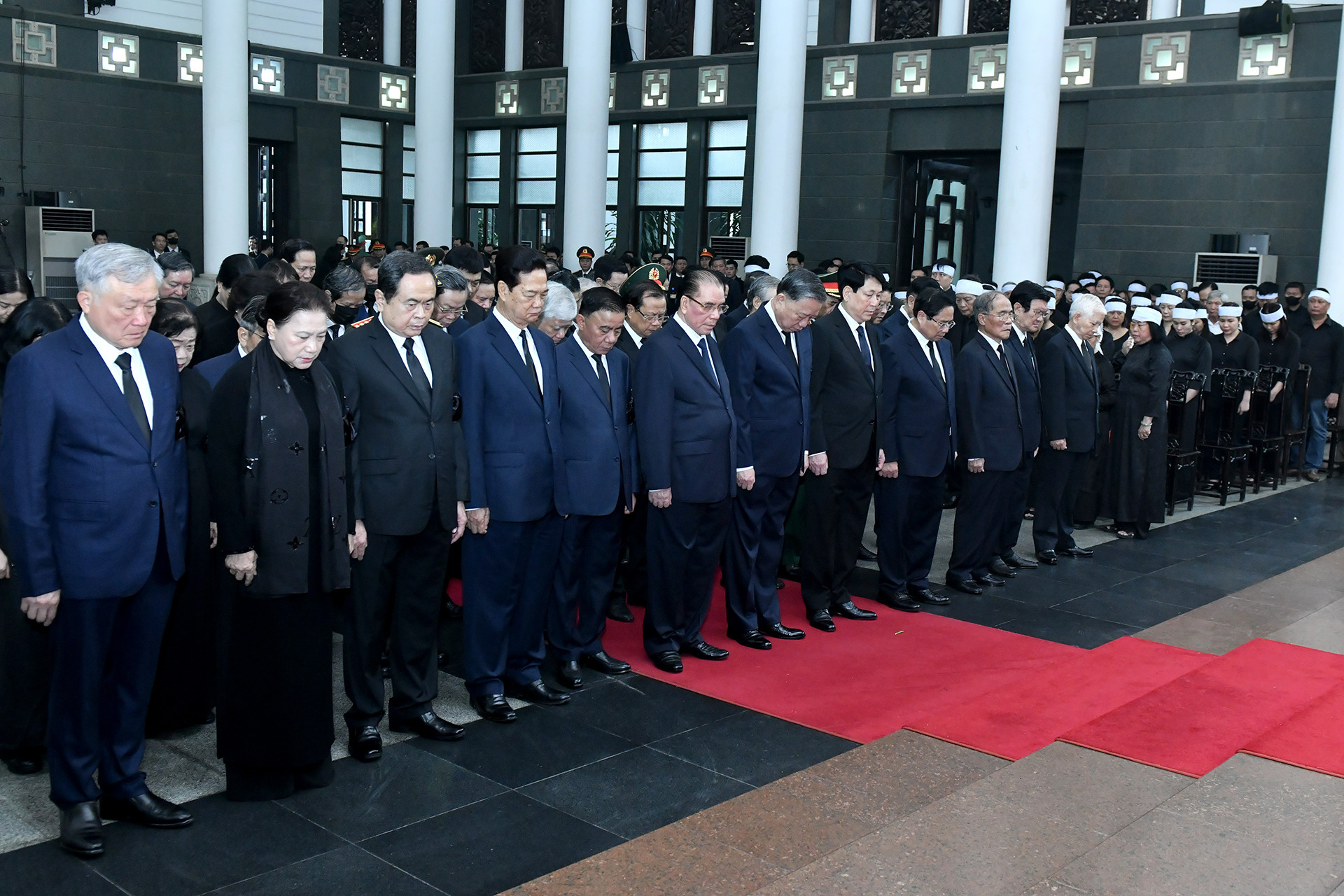 Đoàn Ban Chấp hành Trung ương Đảng do đồng chí Tô Lâm, Tổng Bí thư làm Trưởng đoàn viếng đồng chí Trần Đức Lương, nguyên Chủ tịch nước.