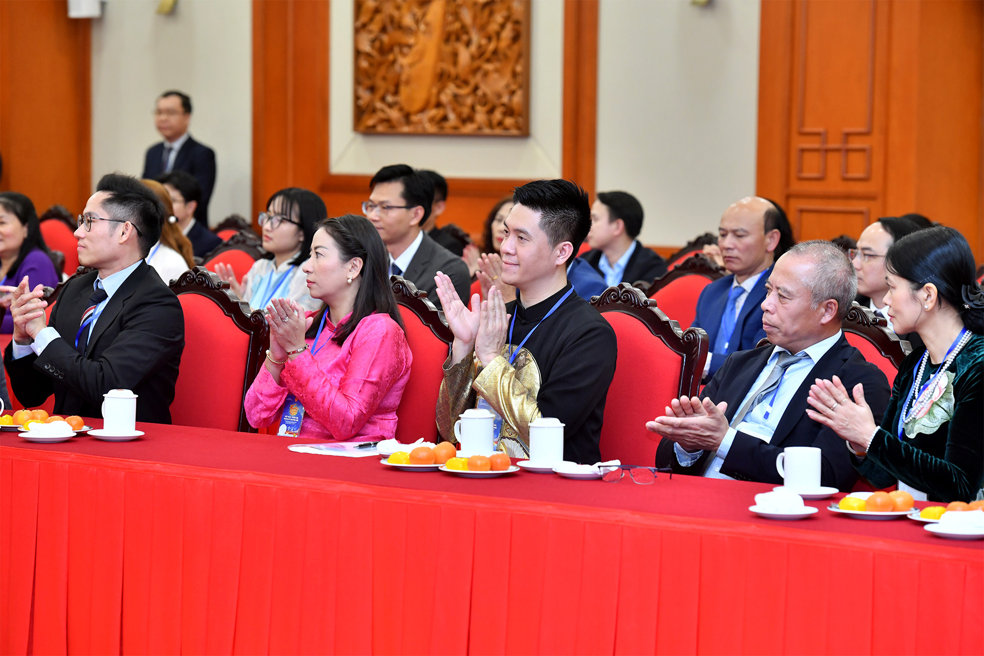 Các đại biểu tham dự buổi gặp.