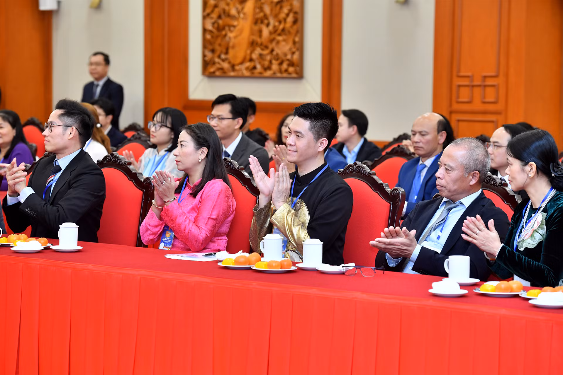 Các đại biểu tham dự buổi gặp.