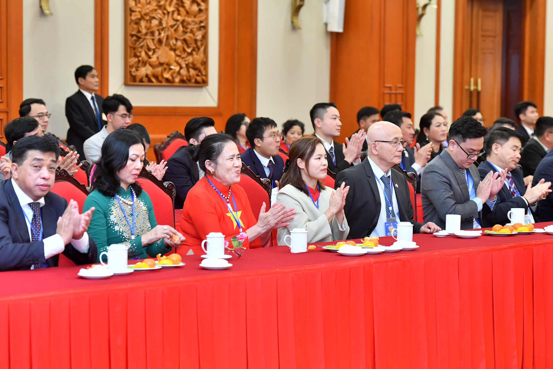 Các đại biểu tham dự buổi gặp.