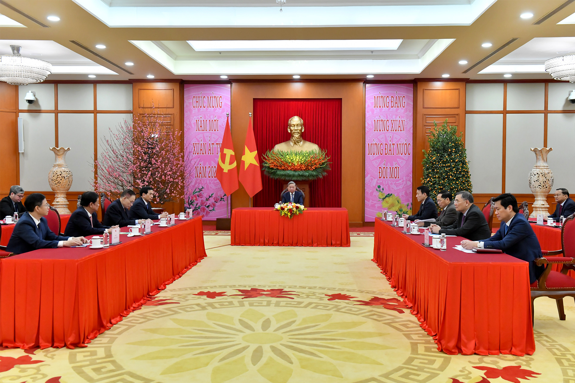 Quang cảnh cuộc điện đàm.