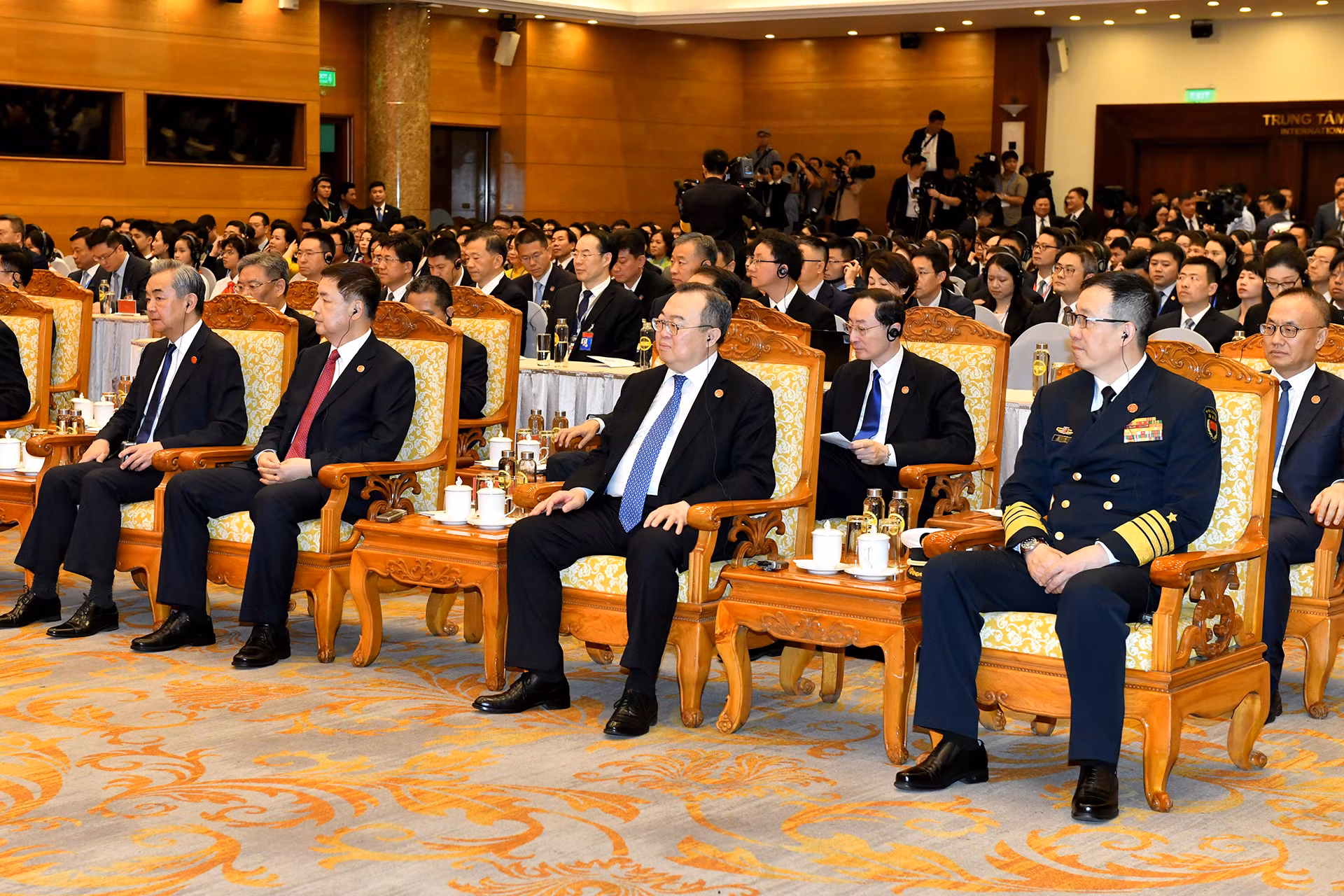 Các đại biểu cấp cao dự Gặp gỡ hữu nghị nhân dân Việt Nam-Trung Quốc.