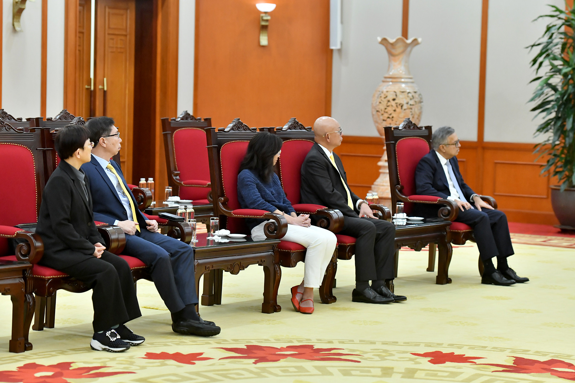 Các đại biểu tham dự buổi tiếp.