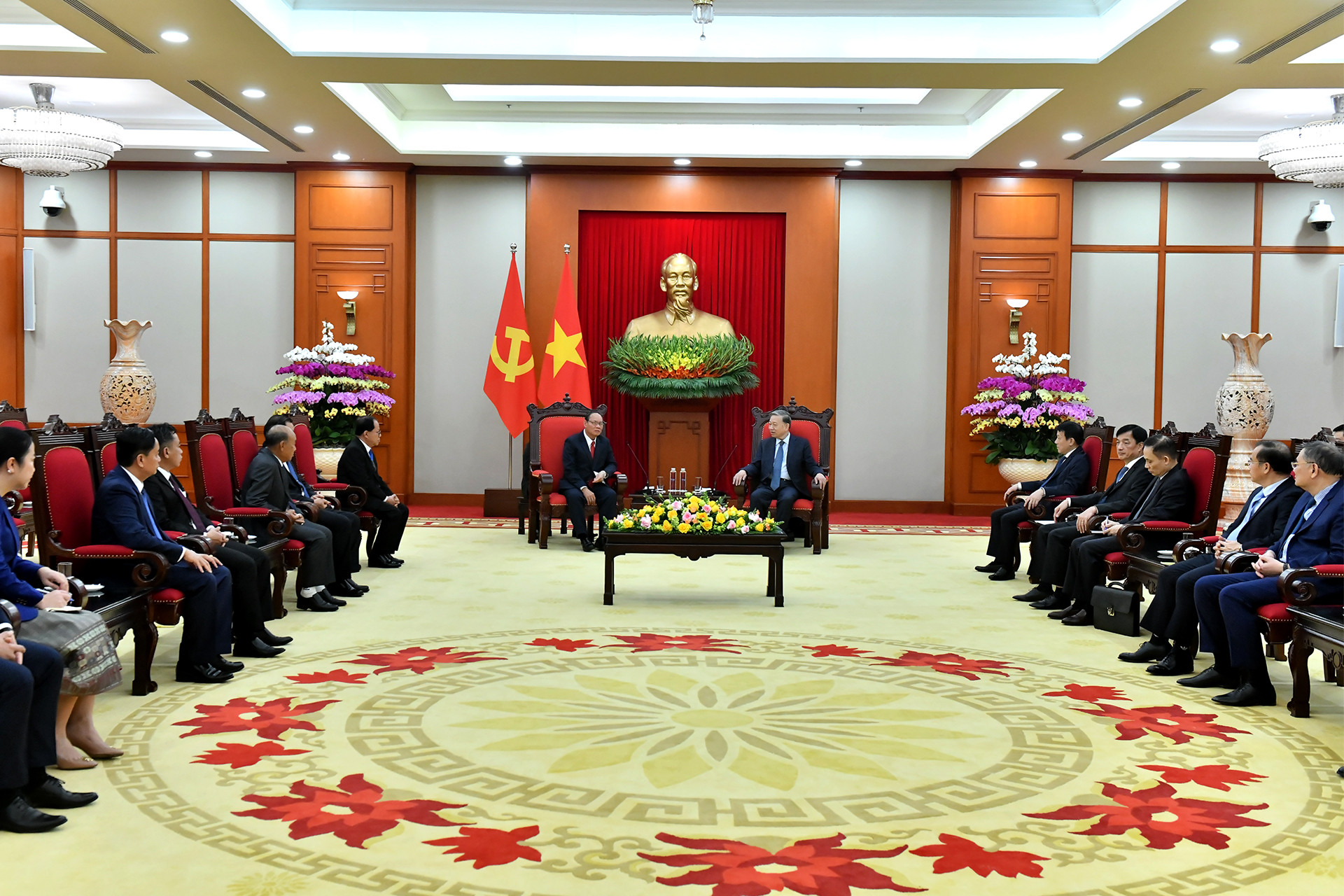 Quang cảnh buổi tiếp Đoàn đại biểu Bộ Công an Lào tại Trụ sở Trung ương Đảng.