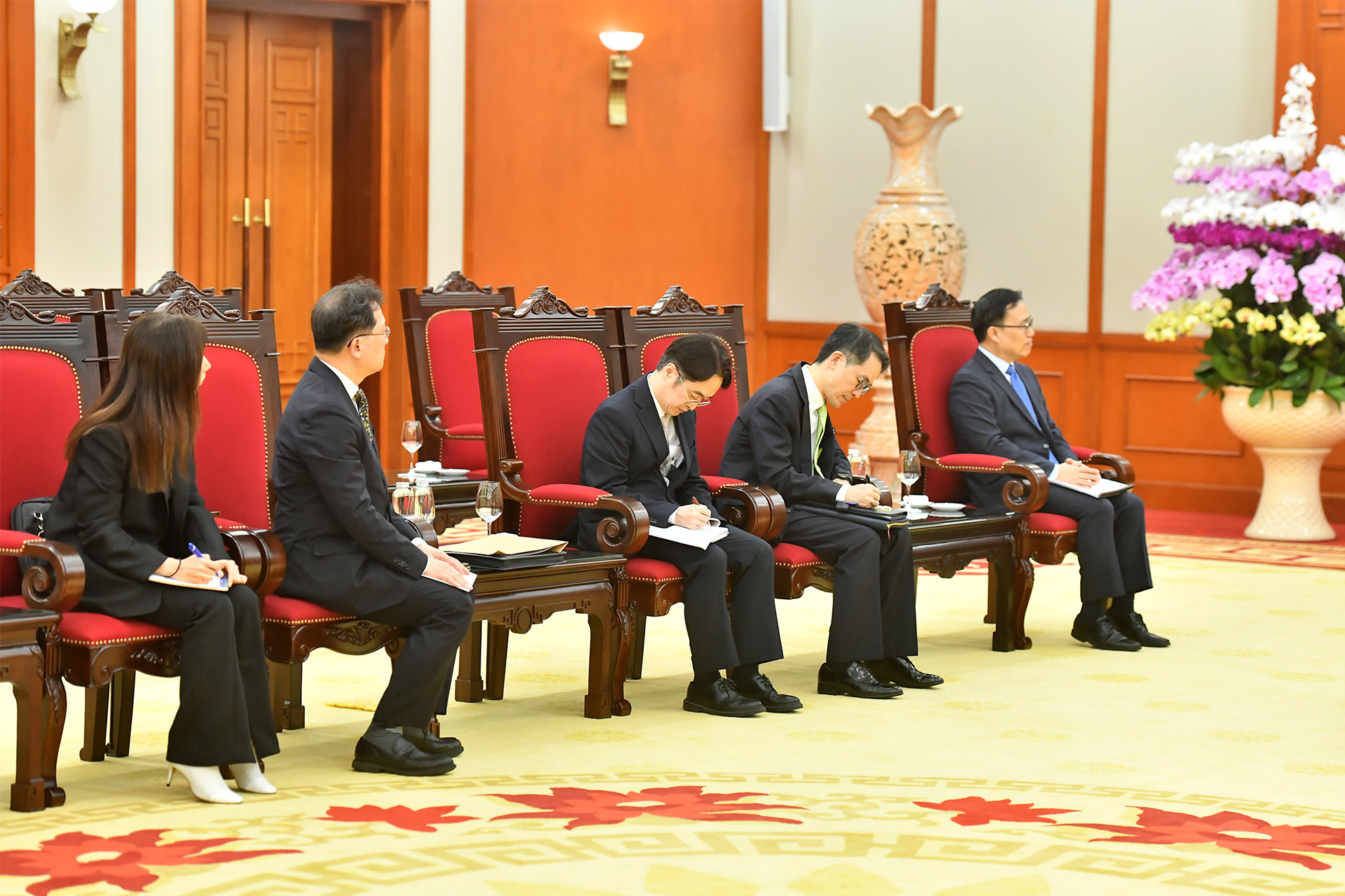 Các đại biểu Hàn Quốc tham dự buổi tiếp.