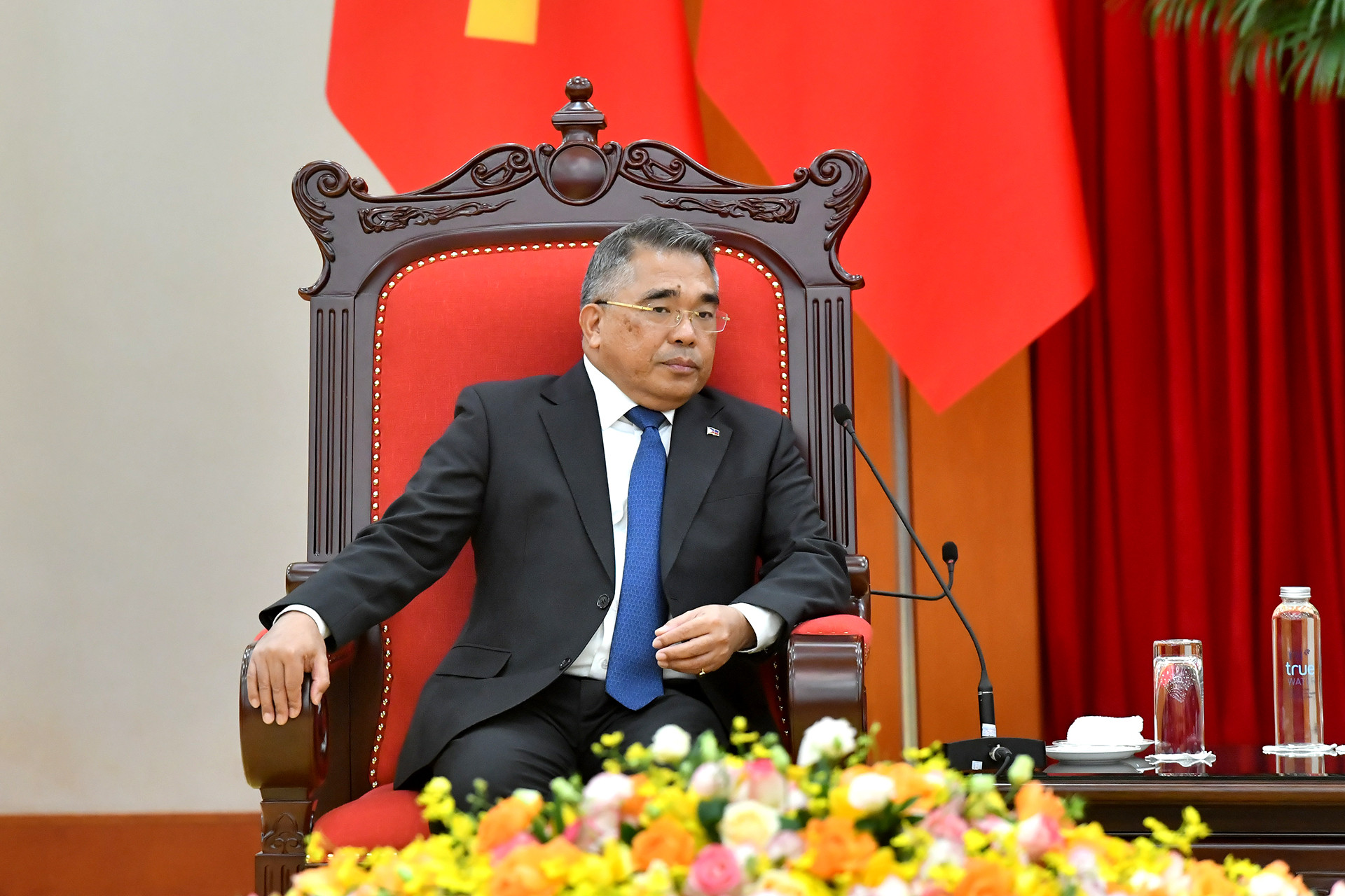 Đại sứ Philippines Meynardo Los Banos Montealegre tại buổi tiếp. Đại sứ Philippines Meynardo Los Banos Montealegre tại buổi tiếp.