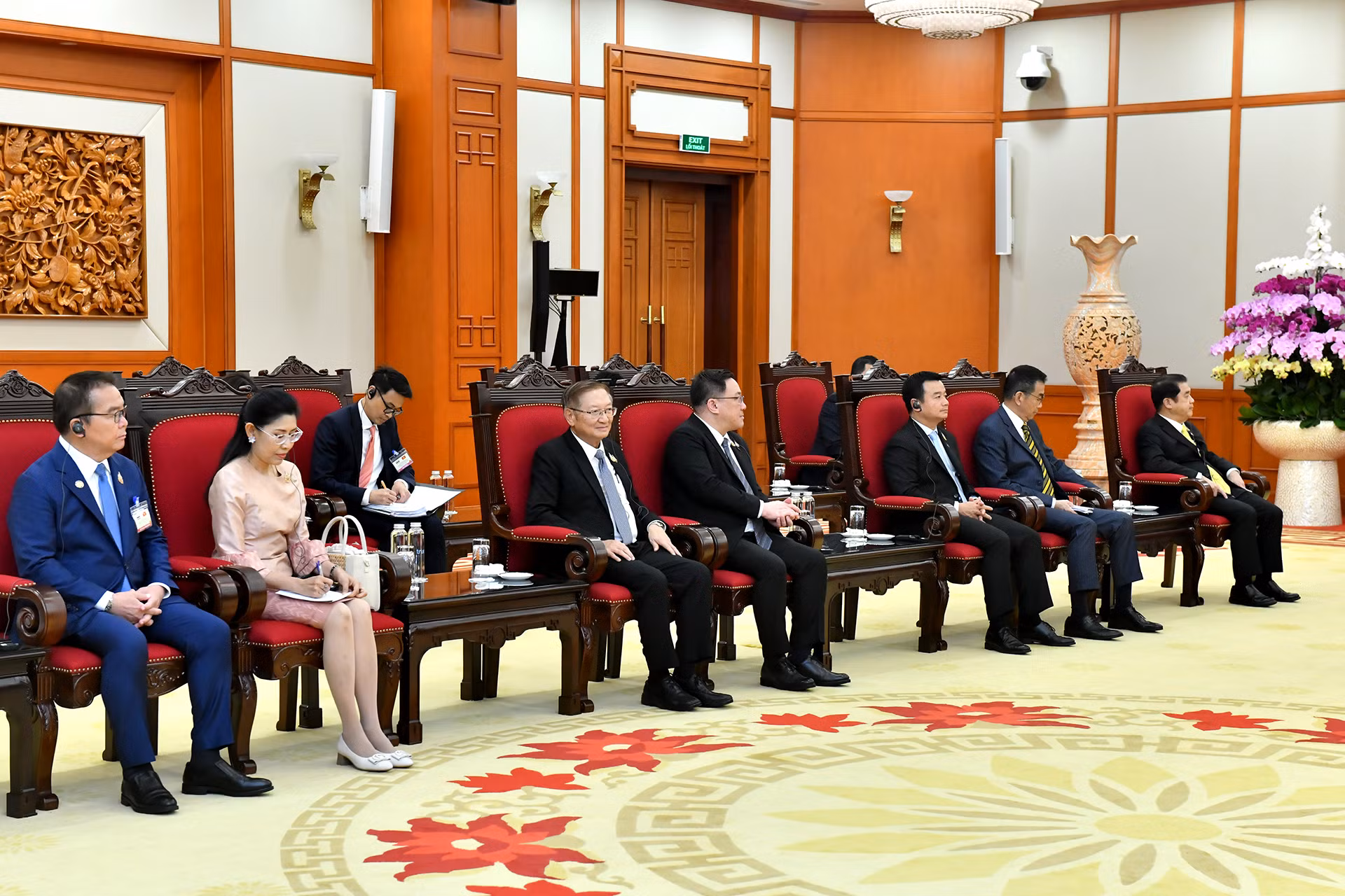 Đoàn đại biểu Chính phủ Hoàng gia Thái Lan tháp tùng Thủ tướng Paetongtarn Shinawatra tham dự buổi tiếp.