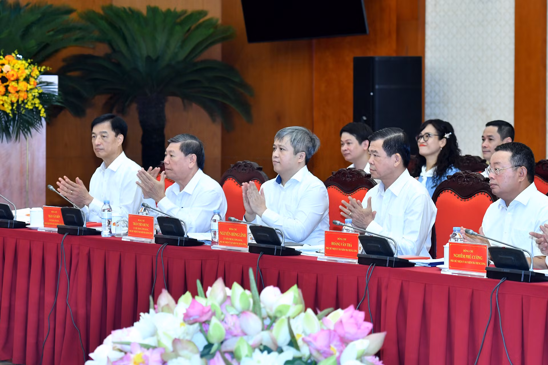 Các đồng chí lãnh đạo Ủy ban Kiểm tra Trung ương dự buổi làm việc.