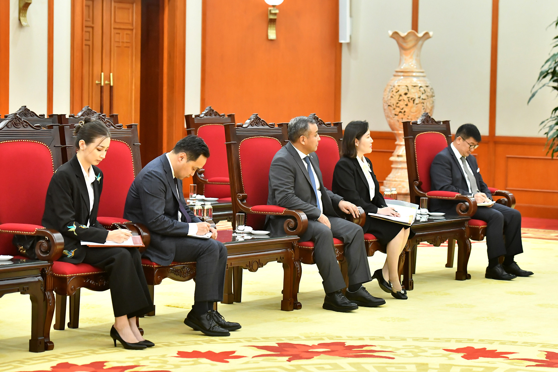 Đoàn đại biểu Mông Cổ tham dự buổi tiếp. Đoàn đại biểu Mông Cổ tham dự buổi tiếp.