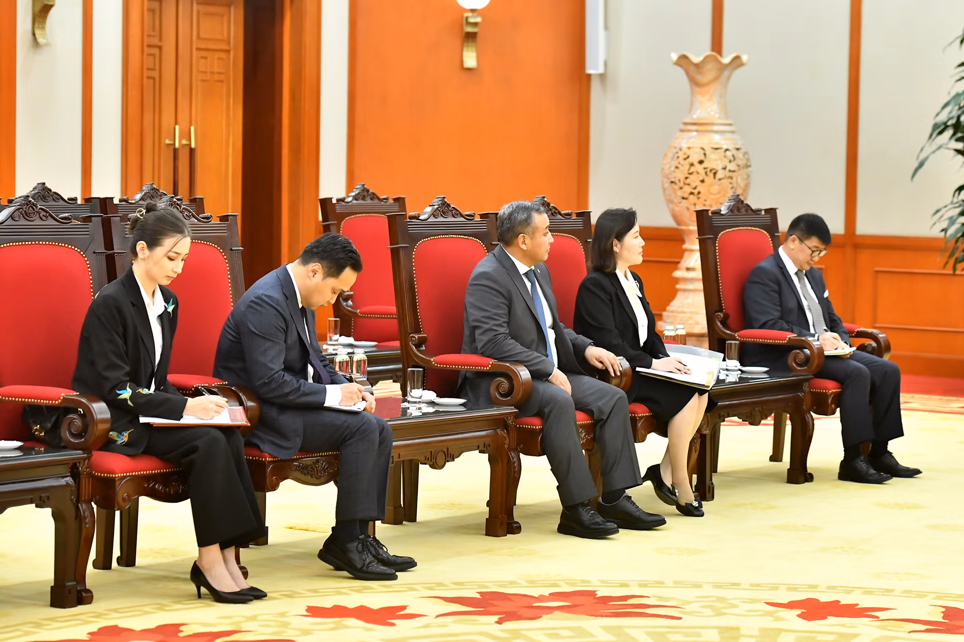 Đoàn đại biểu Mông Cổ tham dự buổi tiếp. Đoàn đại biểu Mông Cổ tham dự buổi tiếp.