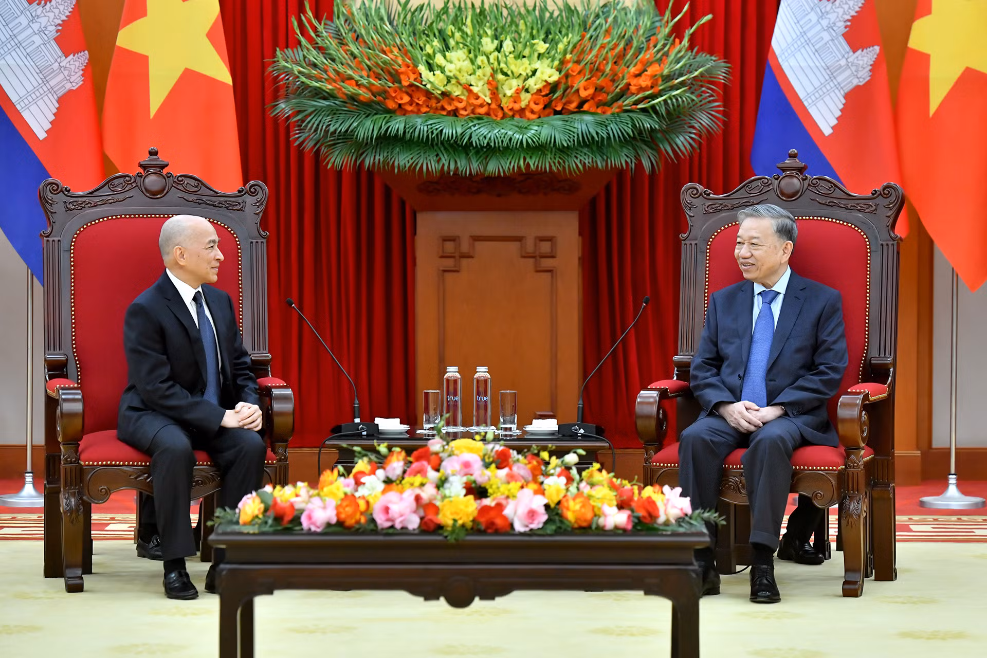 Tổng Bí thư Tô Lâm hội kiến Quốc vương Campuchia Norodom Sihamoni. Tổng Bí thư Tô Lâm hội kiến Quốc vương Campuchia Norodom Sihamoni.