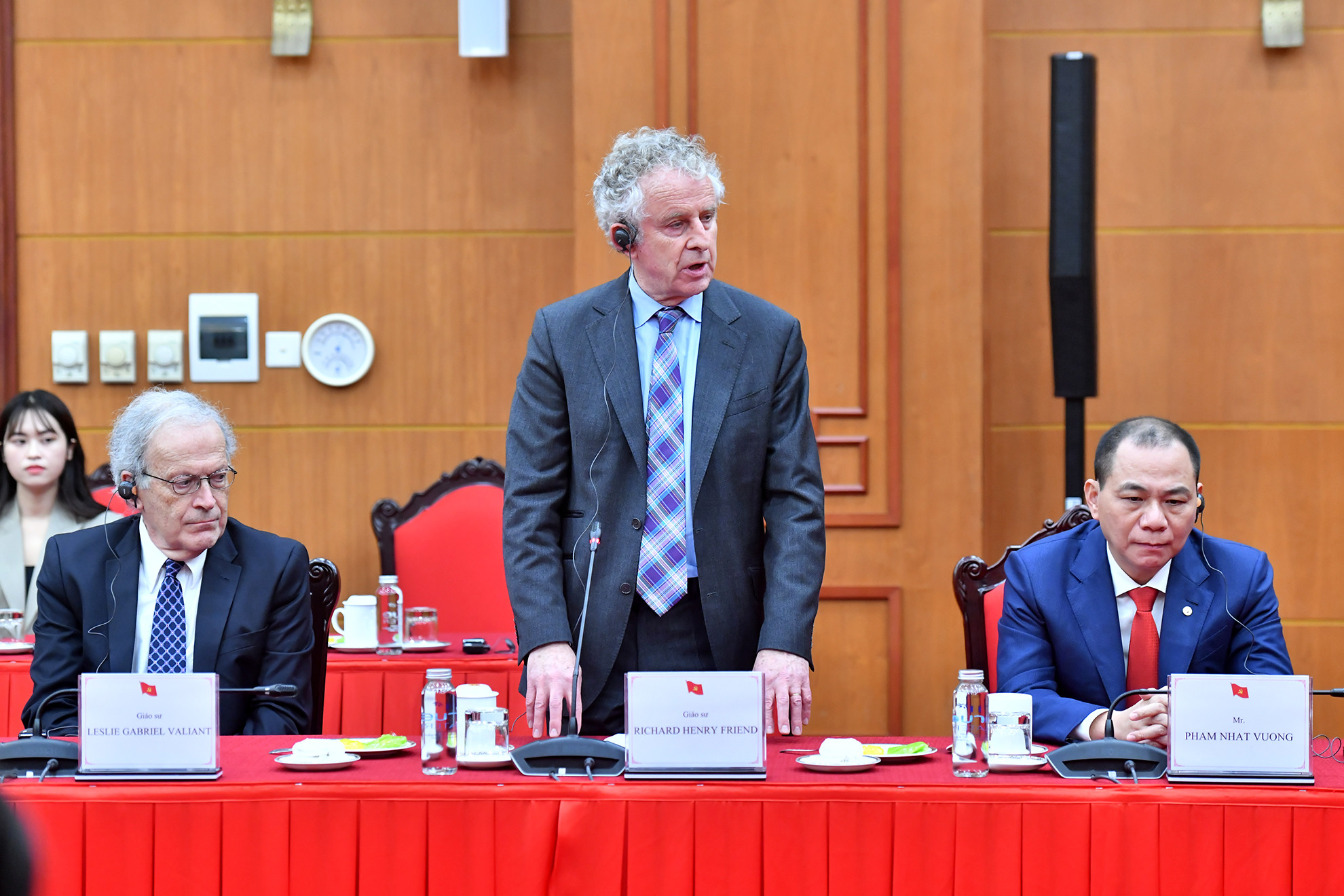 Đại diện các chuyên gia, nhà khoa học phát biểu tại buổi tiếp.