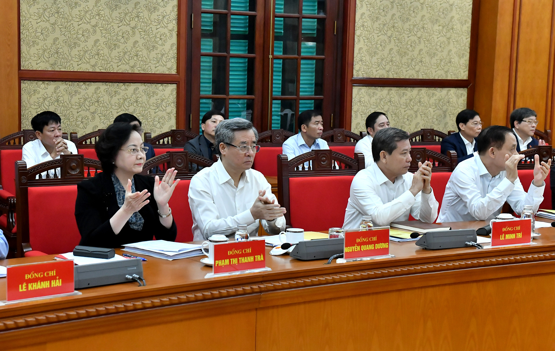 Các đồng chí thành viên Ban Chỉ đạo tham dự phiên họp.