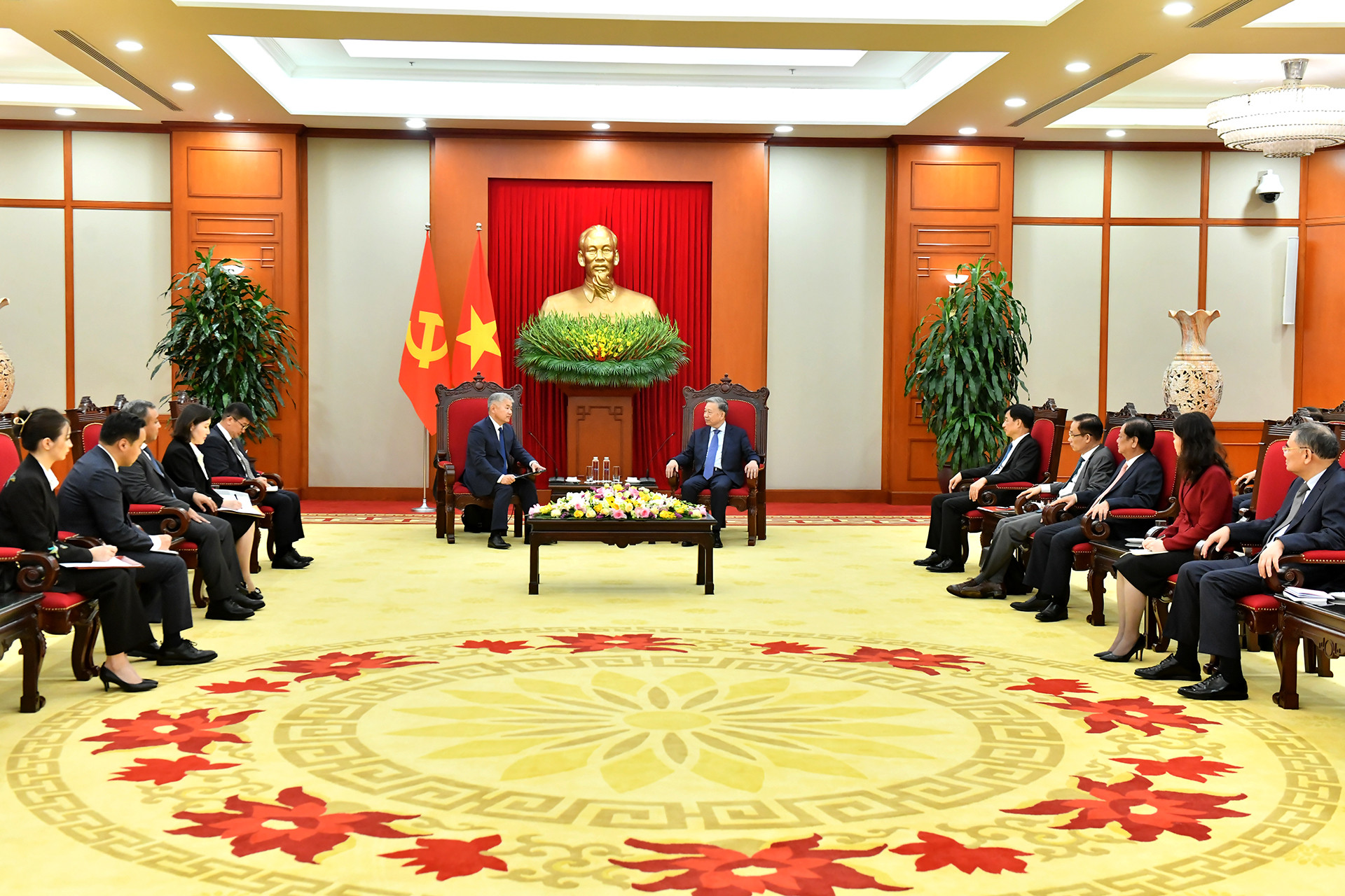 Quang cảnh buổi tiếp tại Trụ sở Trung ương Đảng. Quang cảnh buổi tiếp tại Trụ sở Trung ương Đảng.