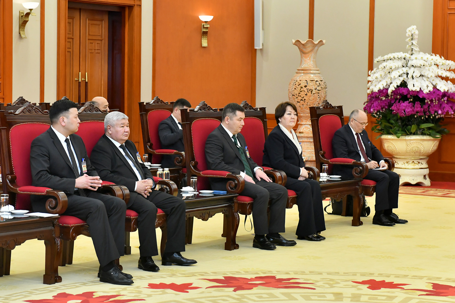 Các đại biểu Kyrgyzstan tham dự buổi tiếp.