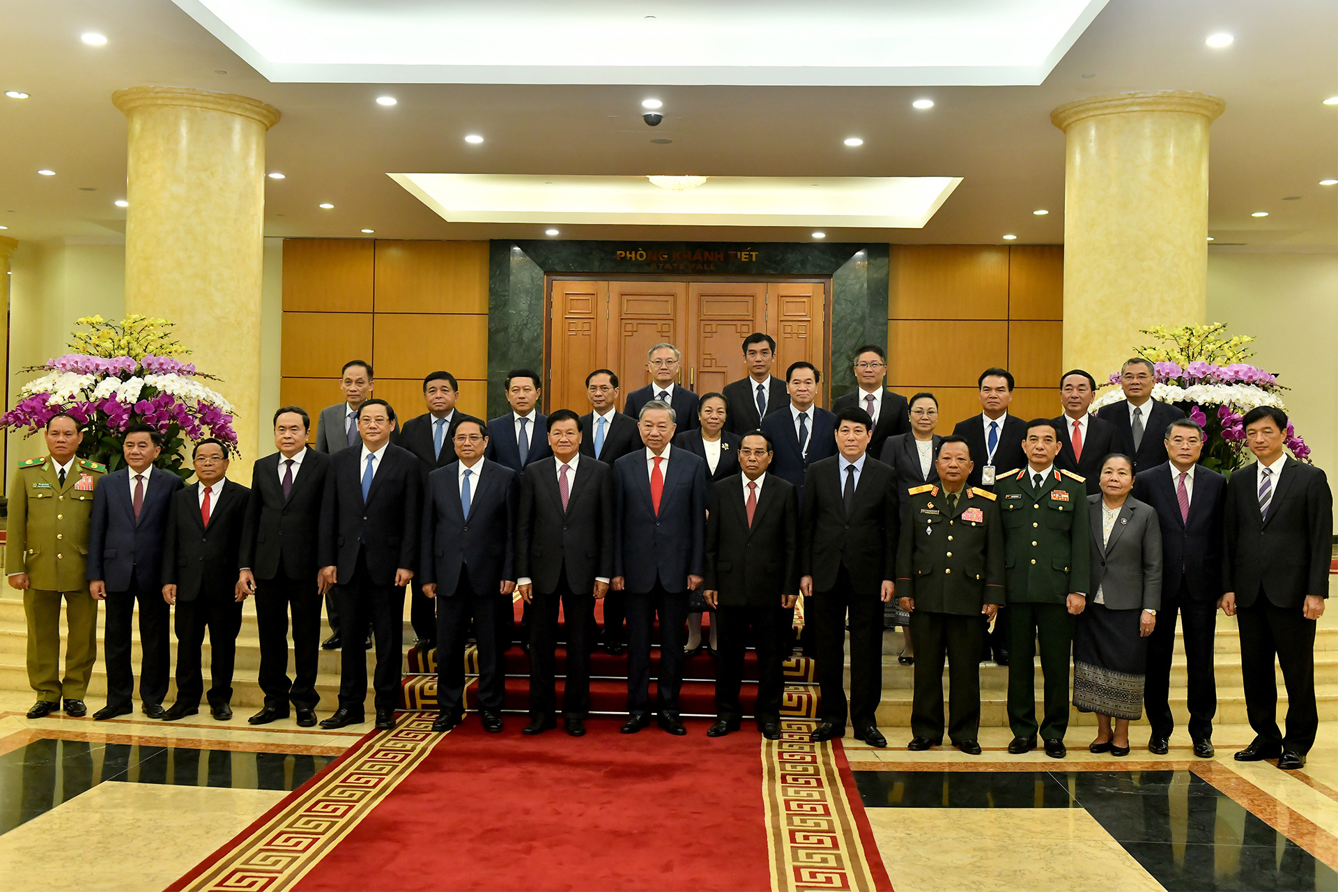 Tổng Bí thư, Chủ tịch nước Tô Lâm và Tổng Bí thư, Chủ tịch nước Lào Thongloun Sisoulith và các đồng chí lãnh đạo Đảng, Nhà nước Việt Nam và Lào. Tổng Bí thư, Chủ tịch nước Tô Lâm và Tổng Bí thư, Chủ tịch nước Lào Thongloun Sisoulith và các đồng chí lãnh đạo Đảng, Nhà nước Việt Nam và Lào.