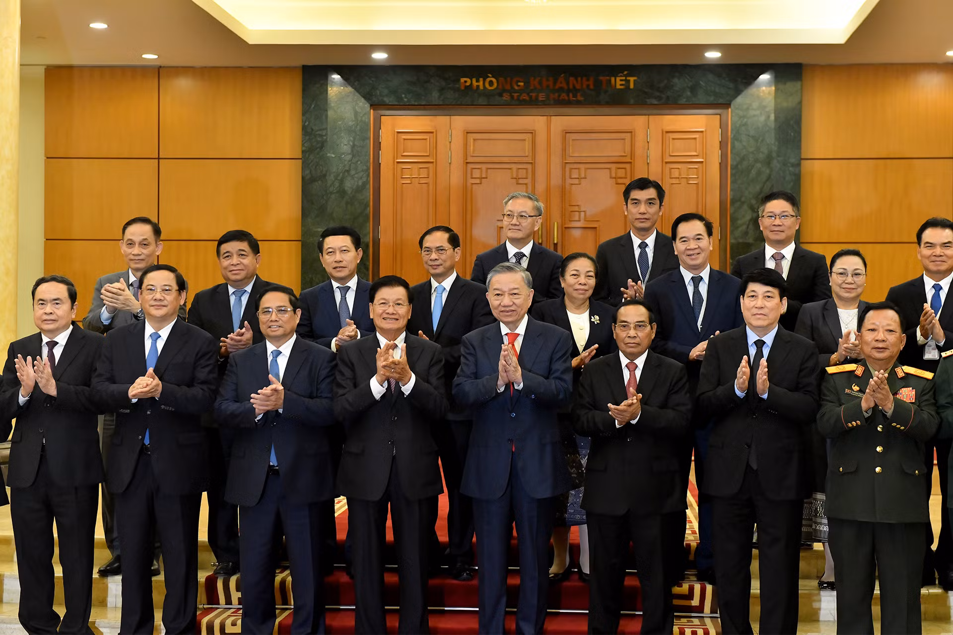 Tổng Bí thư, Chủ tịch nước Tô Lâm và Tổng Bí thư, Chủ tịch nước Lào Thongloun Sisoulith và các đồng chí lãnh đạo Đảng, Nhà nước Việt Nam và Lào.