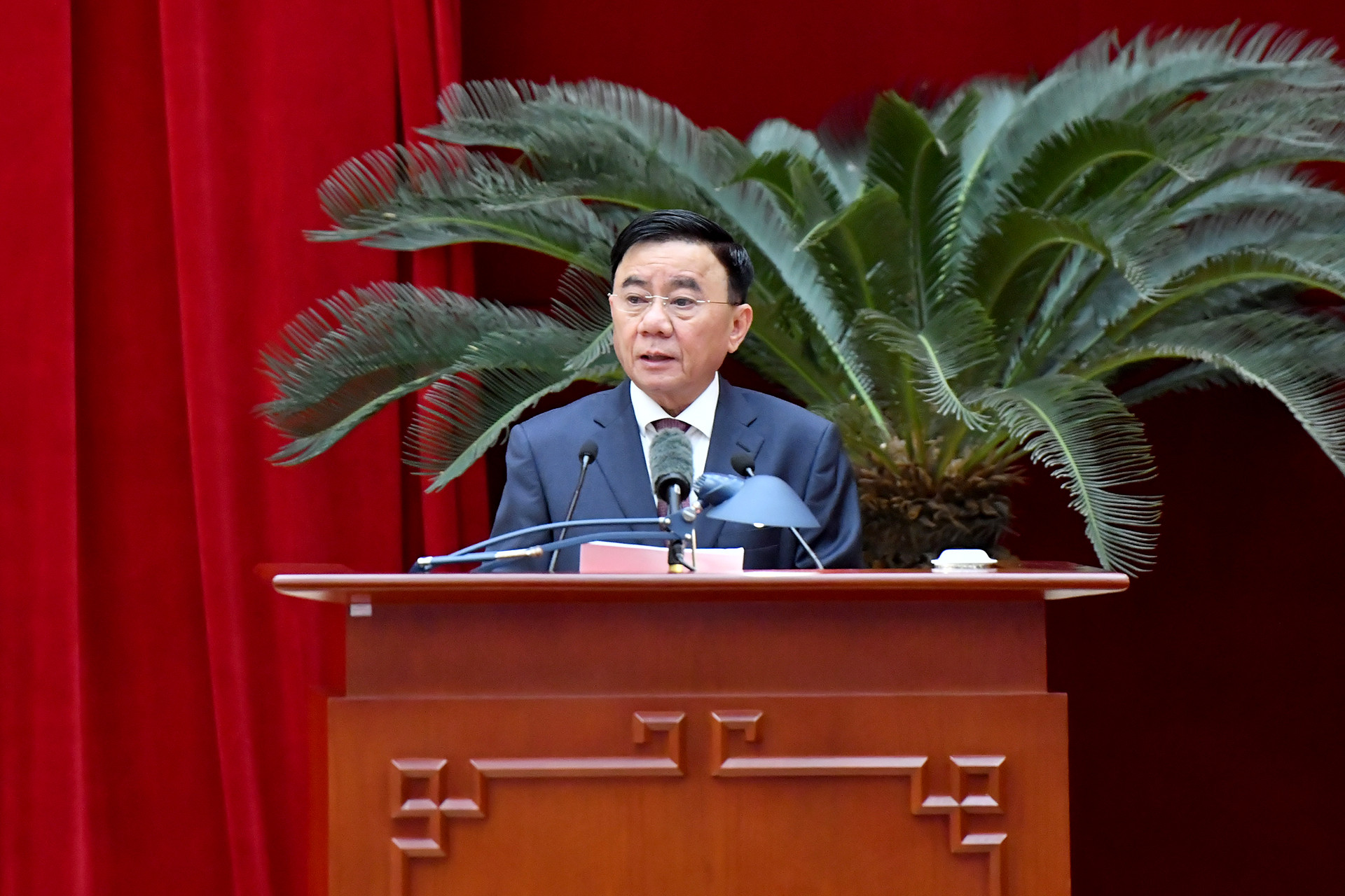 Đồng chí Trần Cẩm Tú, Ủy viên Bộ Chính trị, Thường trực Ban Bí thư, Chủ nhiệm Ủy ban Kiểm tra Trung ương phát biểu tại hội nghị.