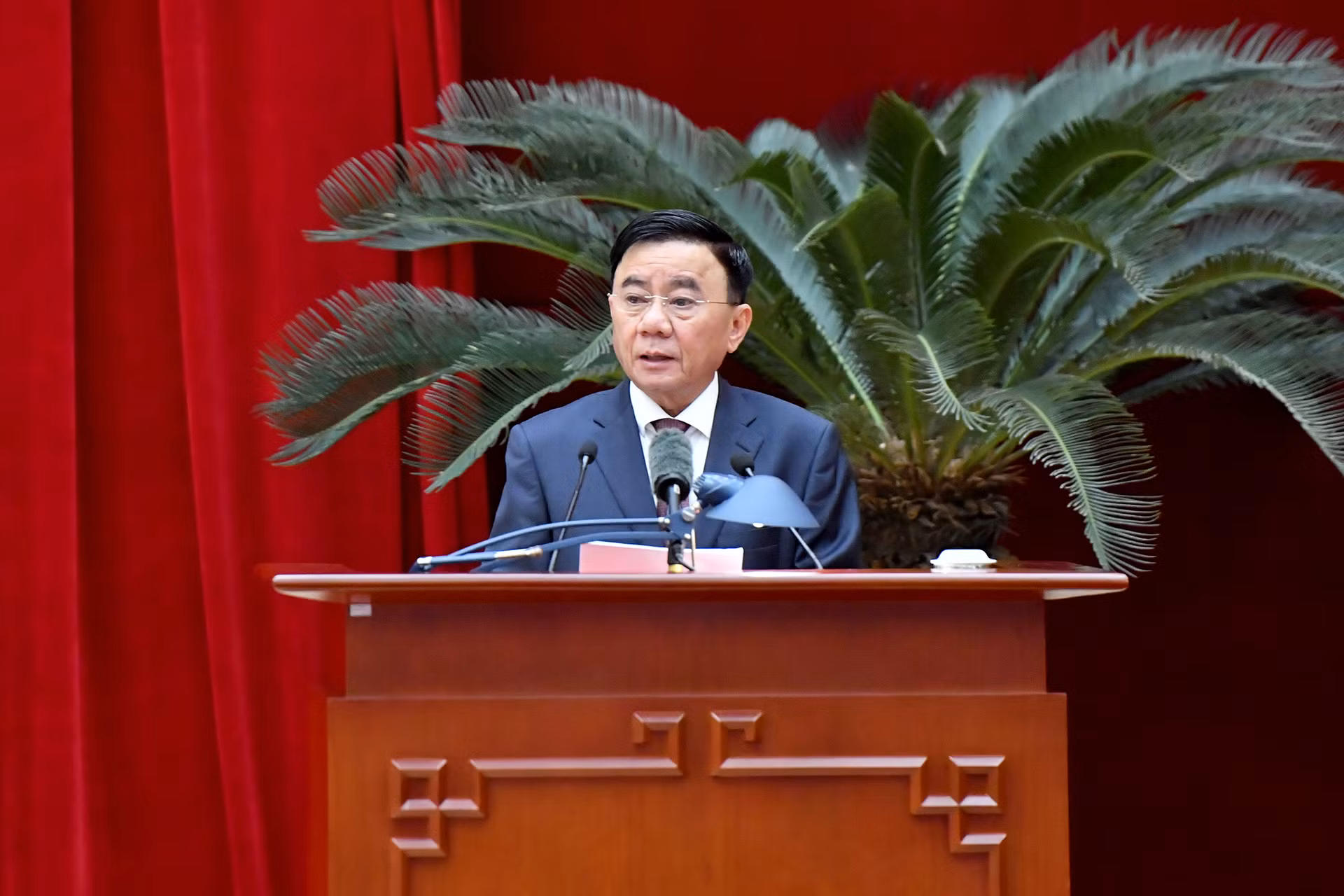 Đồng chí Trần Cẩm Tú, Ủy viên Bộ Chính trị, Thường trực Ban Bí thư, Chủ nhiệm Ủy ban Kiểm tra Trung ương phát biểu tại hội nghị.