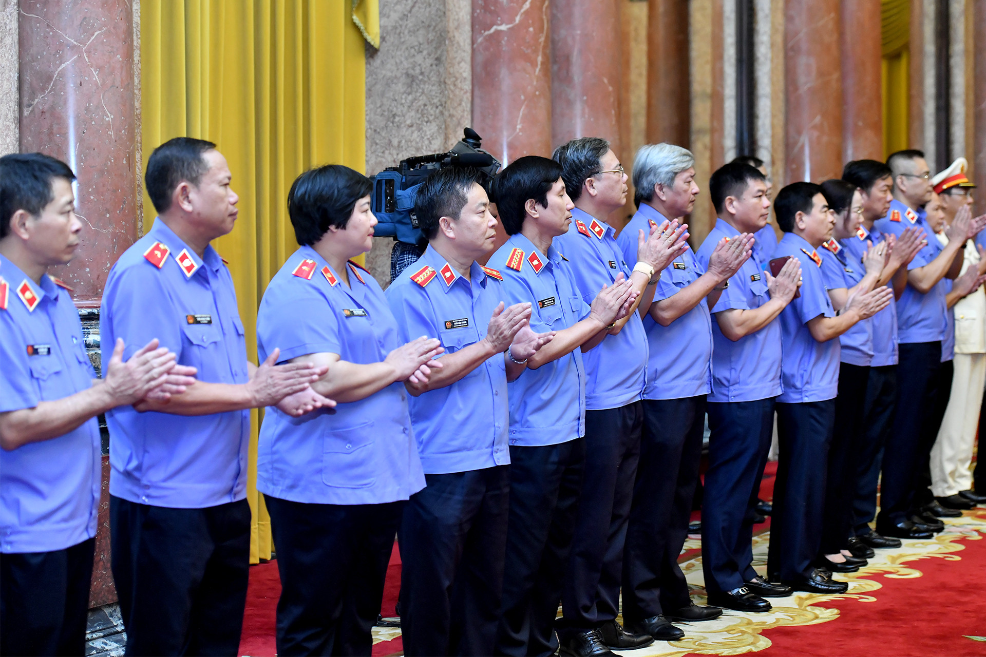 Các đại biểu tham dự buổi lễ.