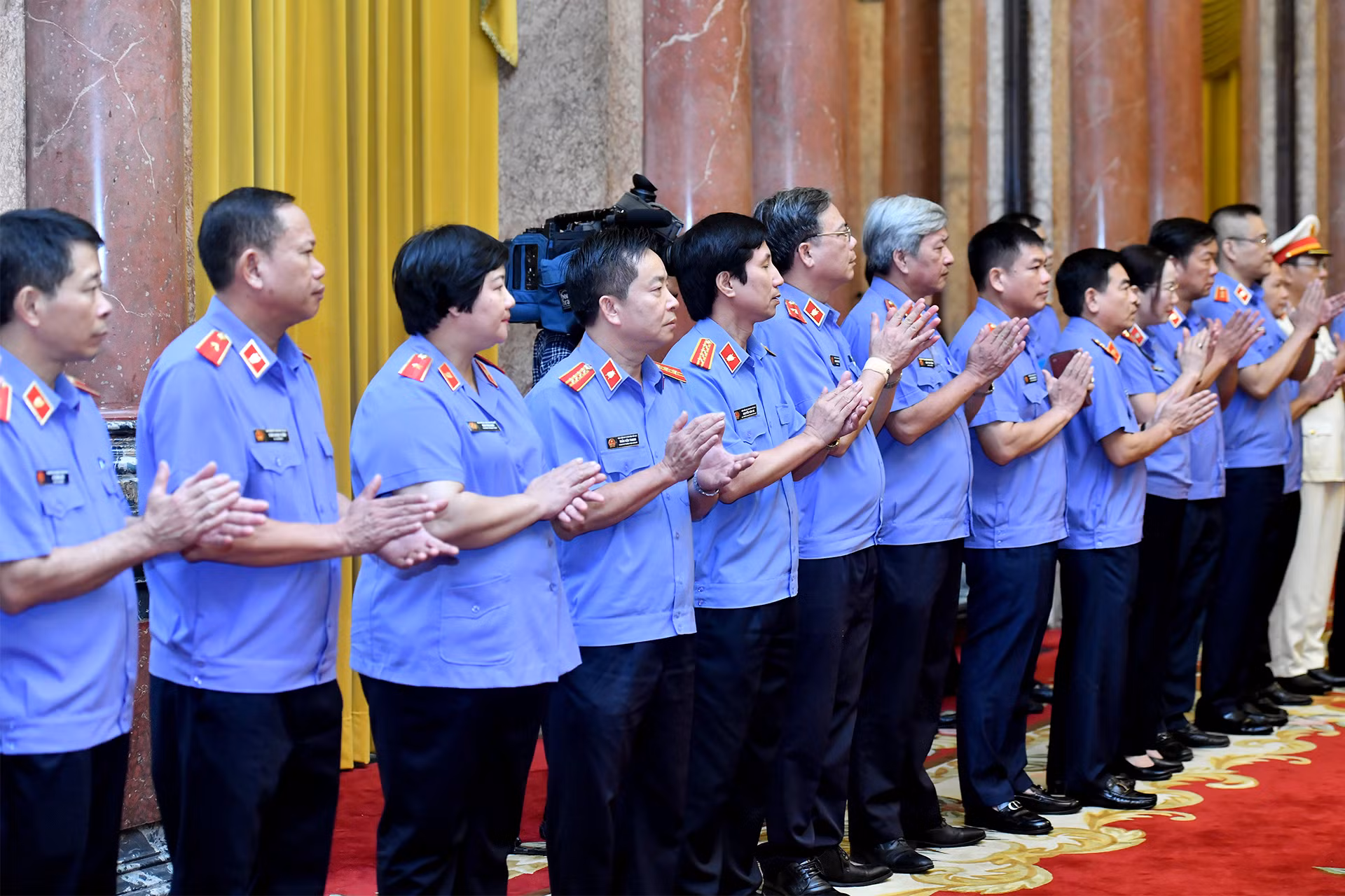 Các đại biểu tham dự buổi lễ.