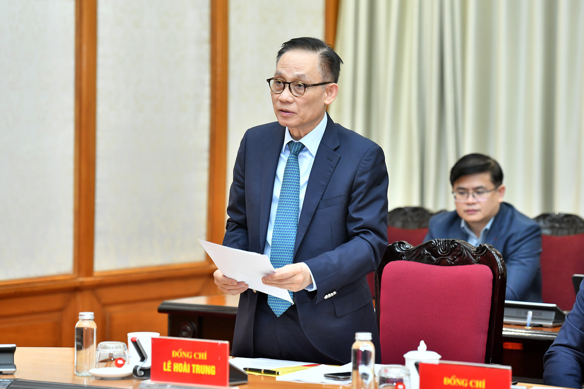 Đồng chí Lê Hoài Trung, Bí thư Trung ương Đảng, Chánh Văn phòng Trung ương phát biểu.