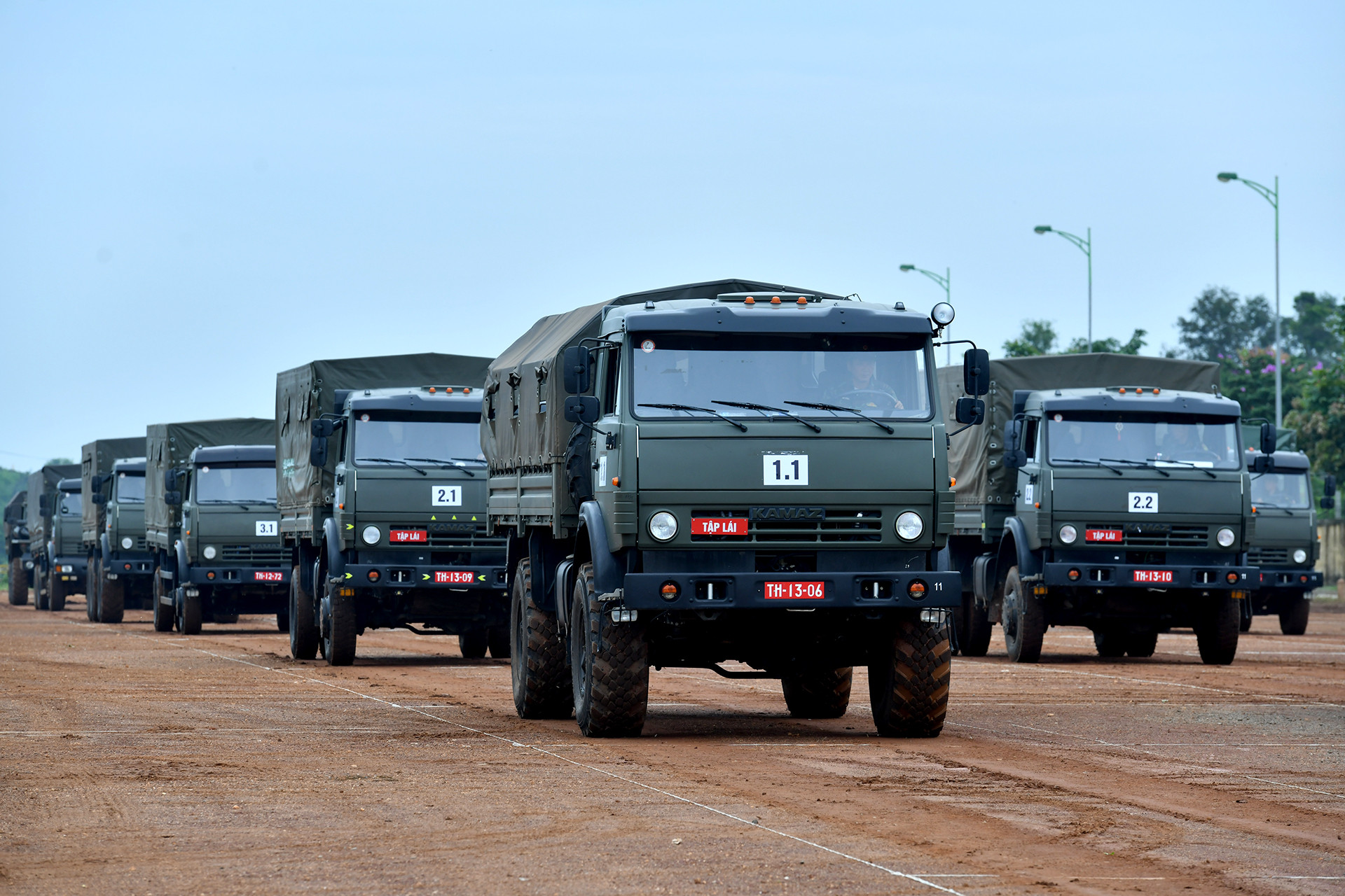 Các học viên thực hành lái xe.