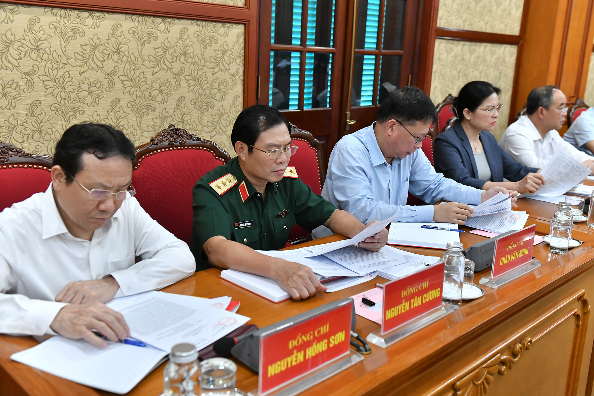 Các đại biểu tham dự phiên họp.