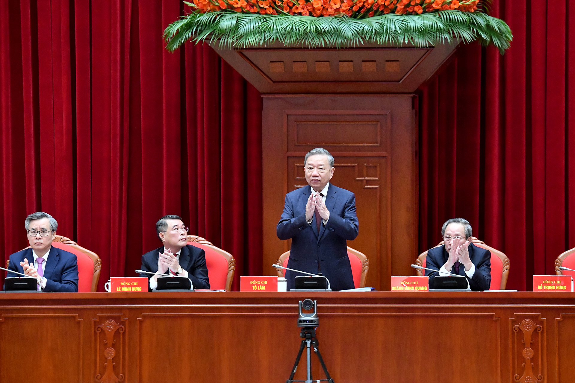 Tổng Bí thư Tô Lâm và các đồng chí lãnh đạo Ban Tổ chức Trung ương chủ trì hội nghị.