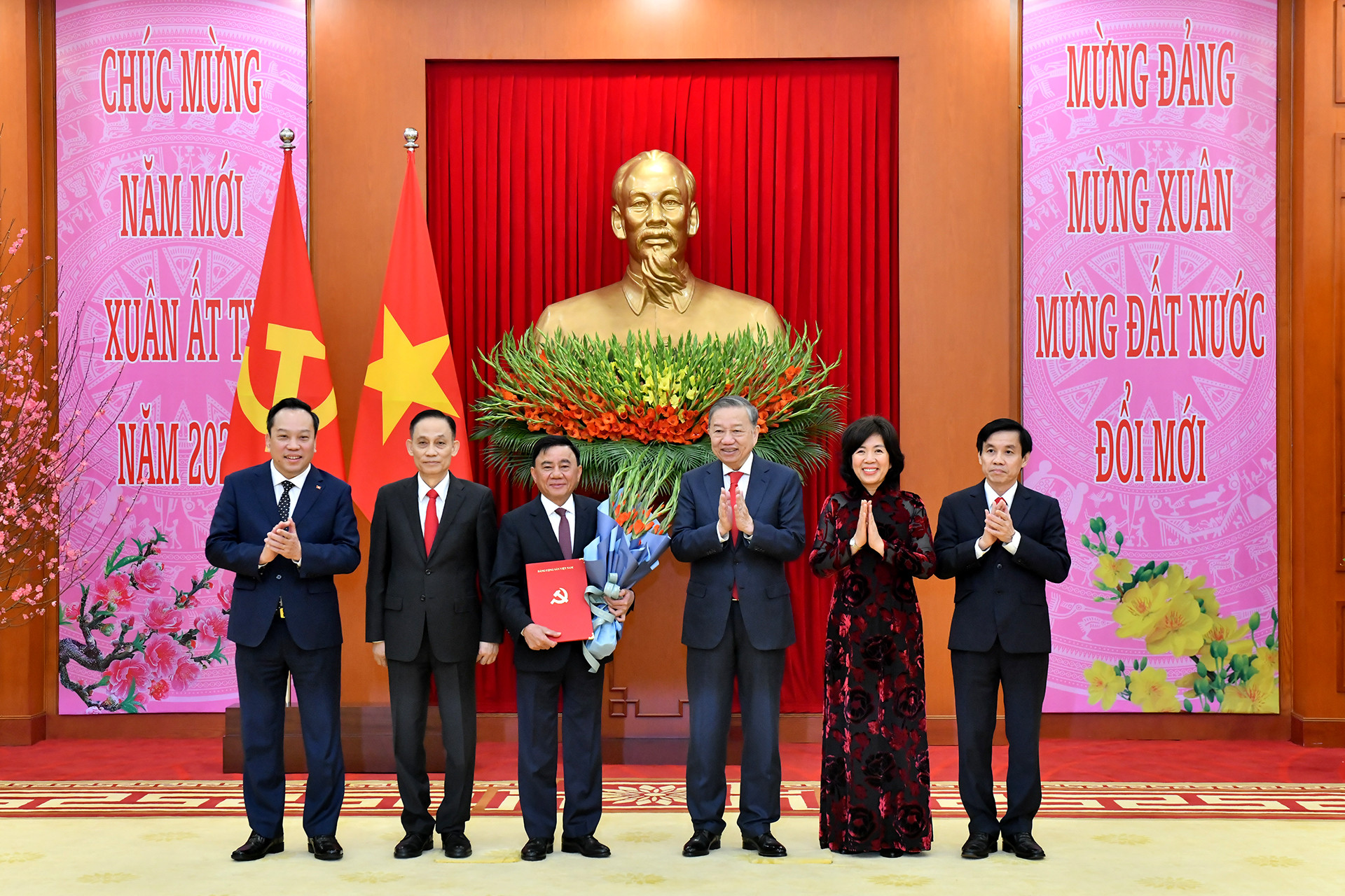 [Ảnh] Tổng Bí thư Tô Lâm trao quyết định thành lập các Đảng bộ trực thuộc Trung ương và chức năng, nhiệm vụ của các ban đảng Trung ương ảnh 2