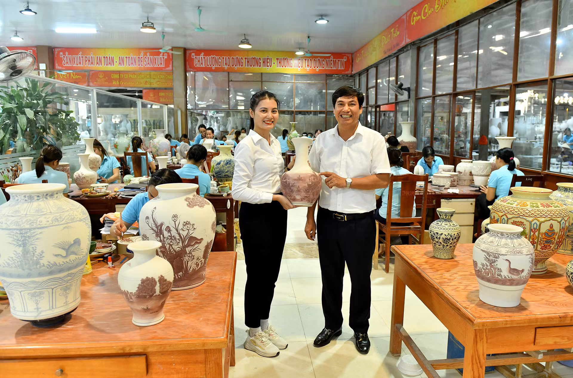 Dòng gốm cổ có tuổi đời 600 năm hiện đang được gìn giữ và phát huy bởi Công ty cổ phần Gốm Chu Đậu - một thành viên của Tập đoàn BRG. Anh Nguyễn Hữu Thức cho biết, công ty đã tiến hành phục hưng được hàng trăm mẫu mã dòng gốm cổ Chu Đậu đã bị thất truyền, đồng thời nghiên cứu thành công nhiều dòng sản phẩm mới có giá trị, xây dựng Chu Đậu thành một thương hiệu gốm cao cấp tiêu thụ ở thị trường trong nước và xuất khẩu.